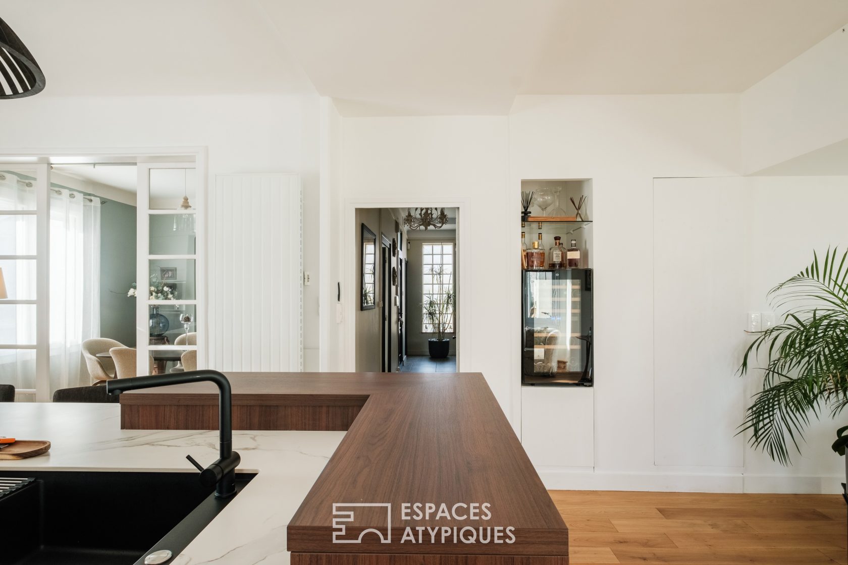 Renovated house and its park on the banks of the Sèvre