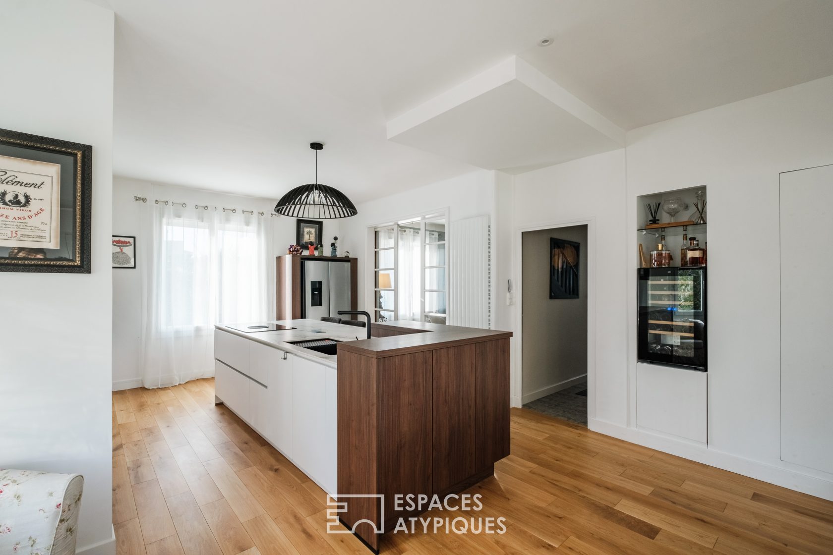 Renovated house and its park on the banks of the Sèvre