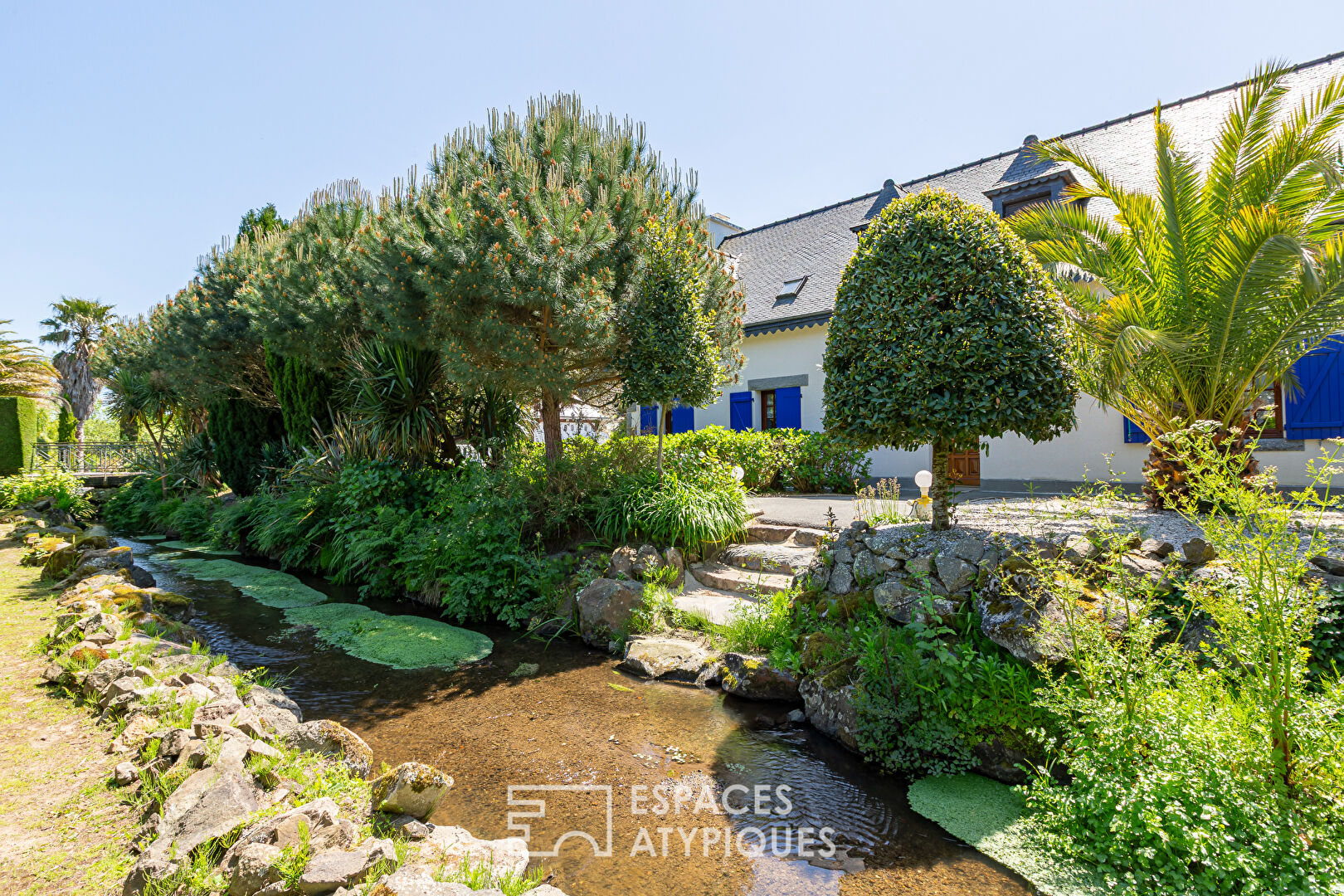 Maison familiale au coeur d’un parc arboré avec plan d’eau à Étables-sur-Mer
