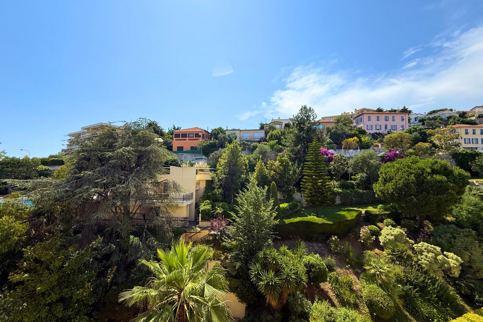 The art of living on a rooftop in Nice: panoramic view