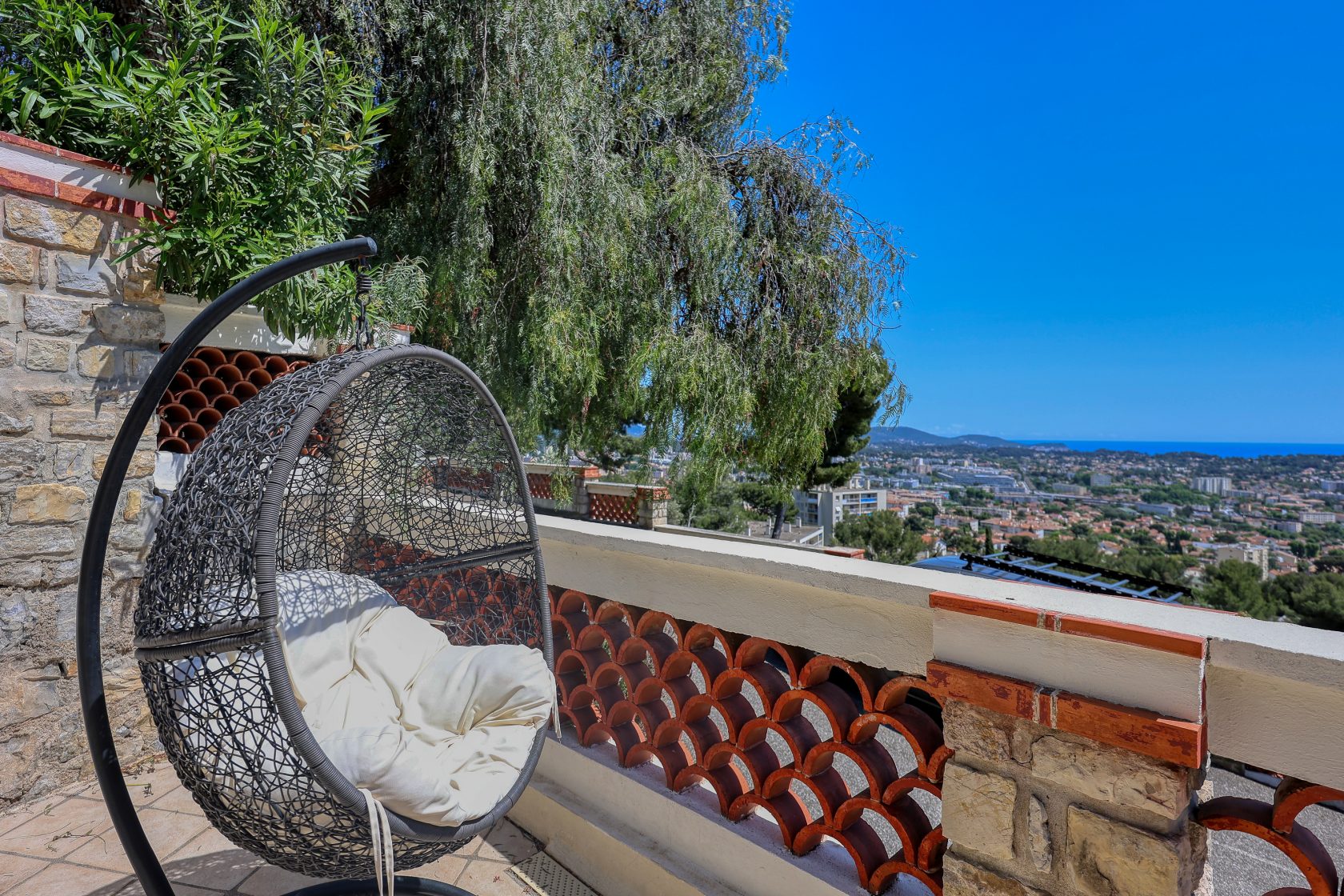 Appartement avec terrasse et vue proche centre ville