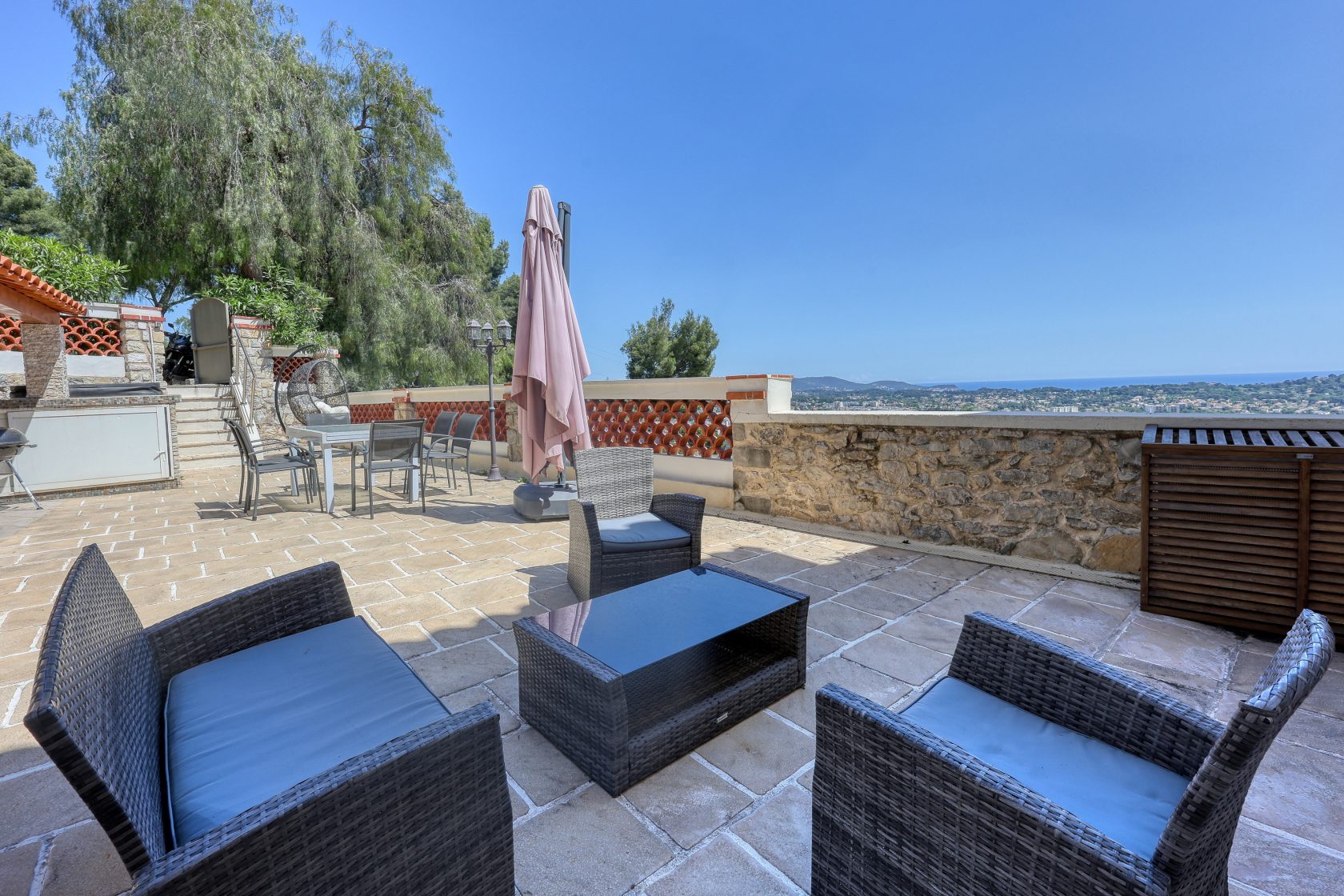Appartement avec terrasse et vue proche centre ville
