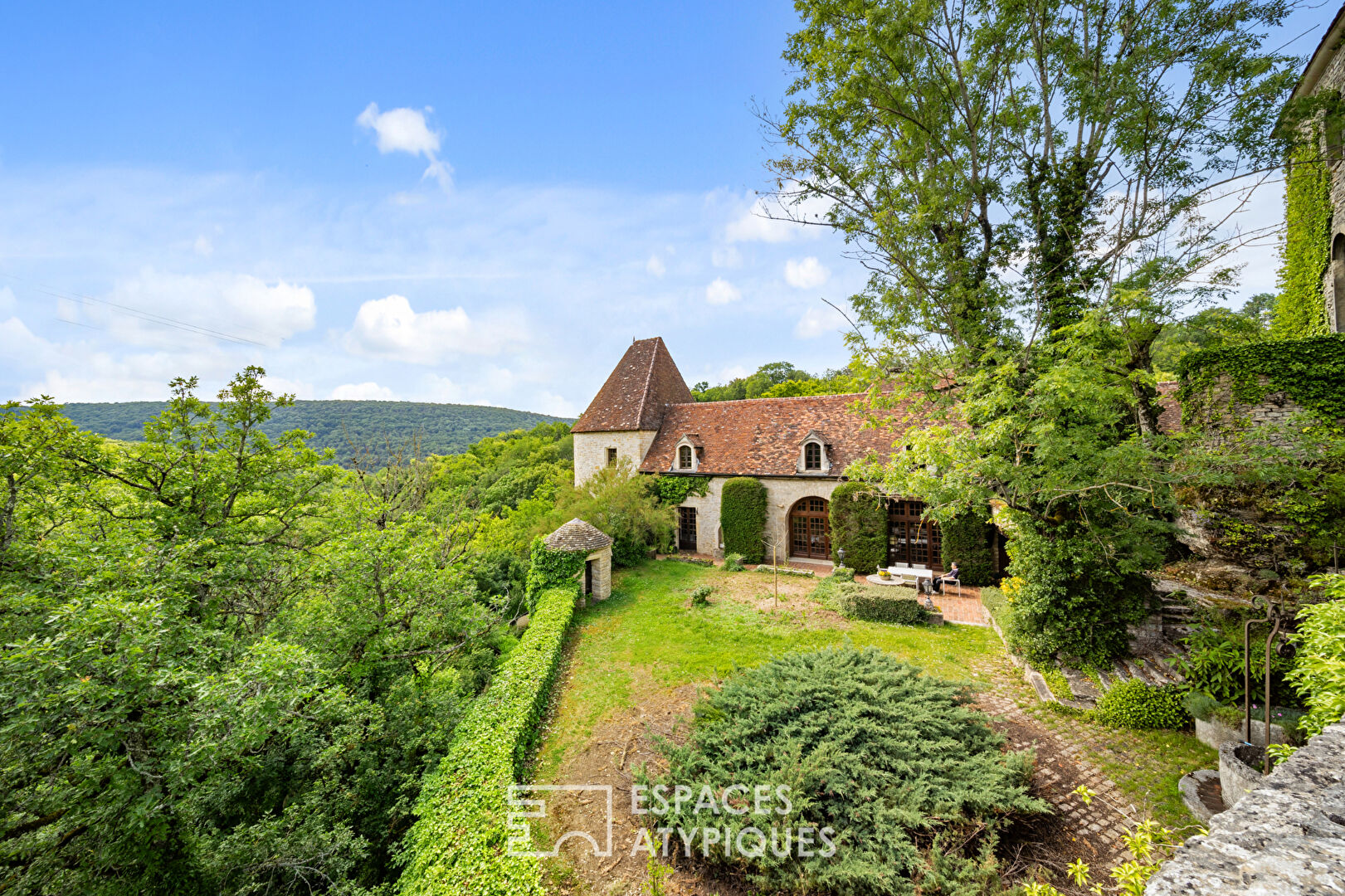 Exceptional property 15 minutes from Dijon