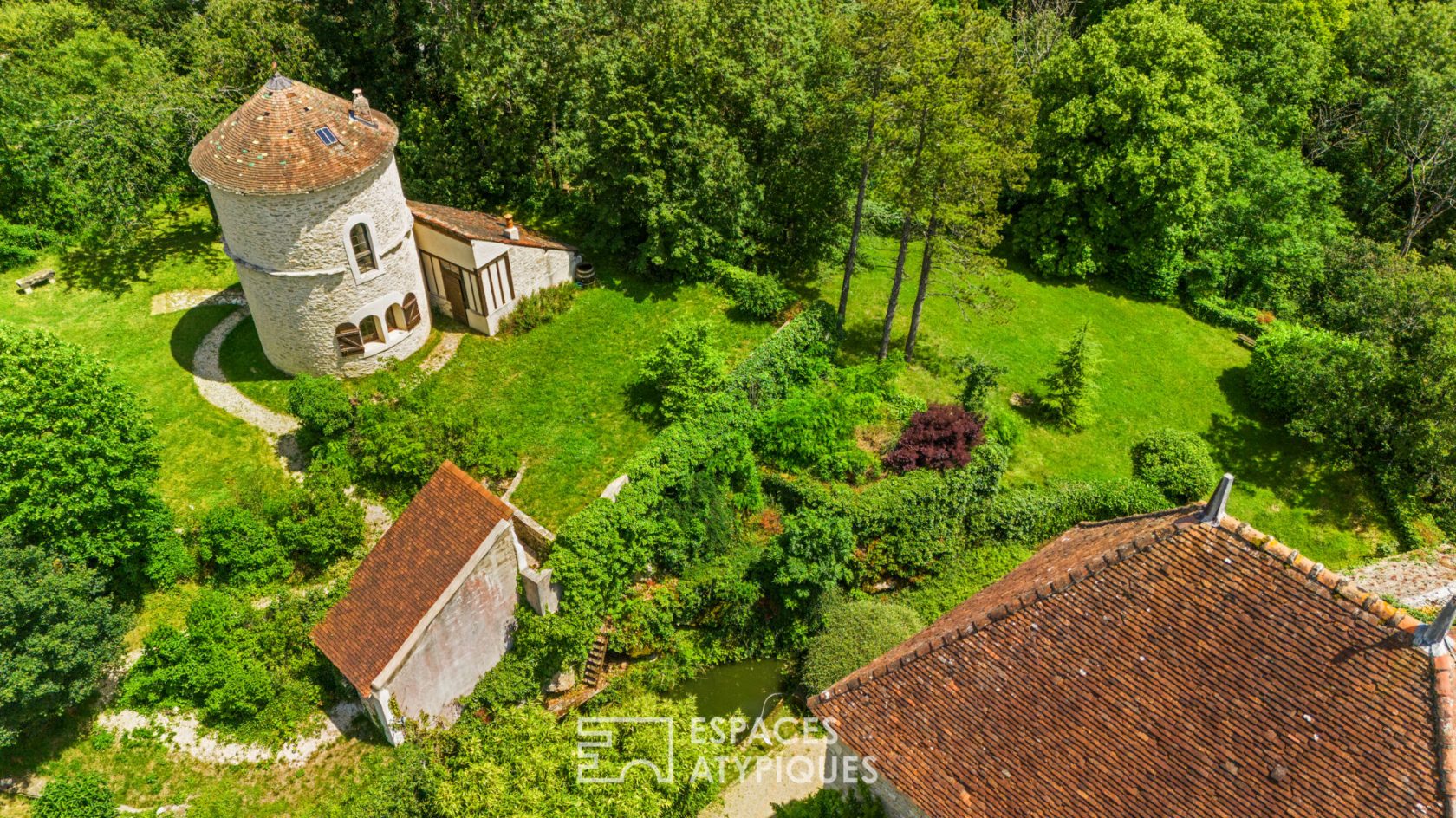 Exceptional property 15 minutes from Dijon
