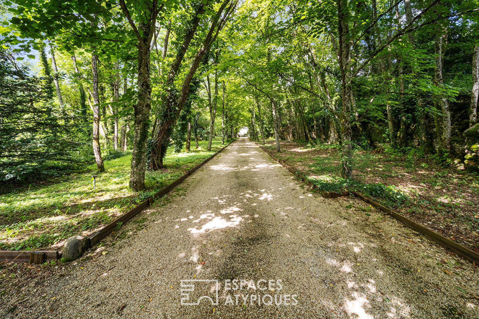 Exceptional property 15 minutes from Dijon