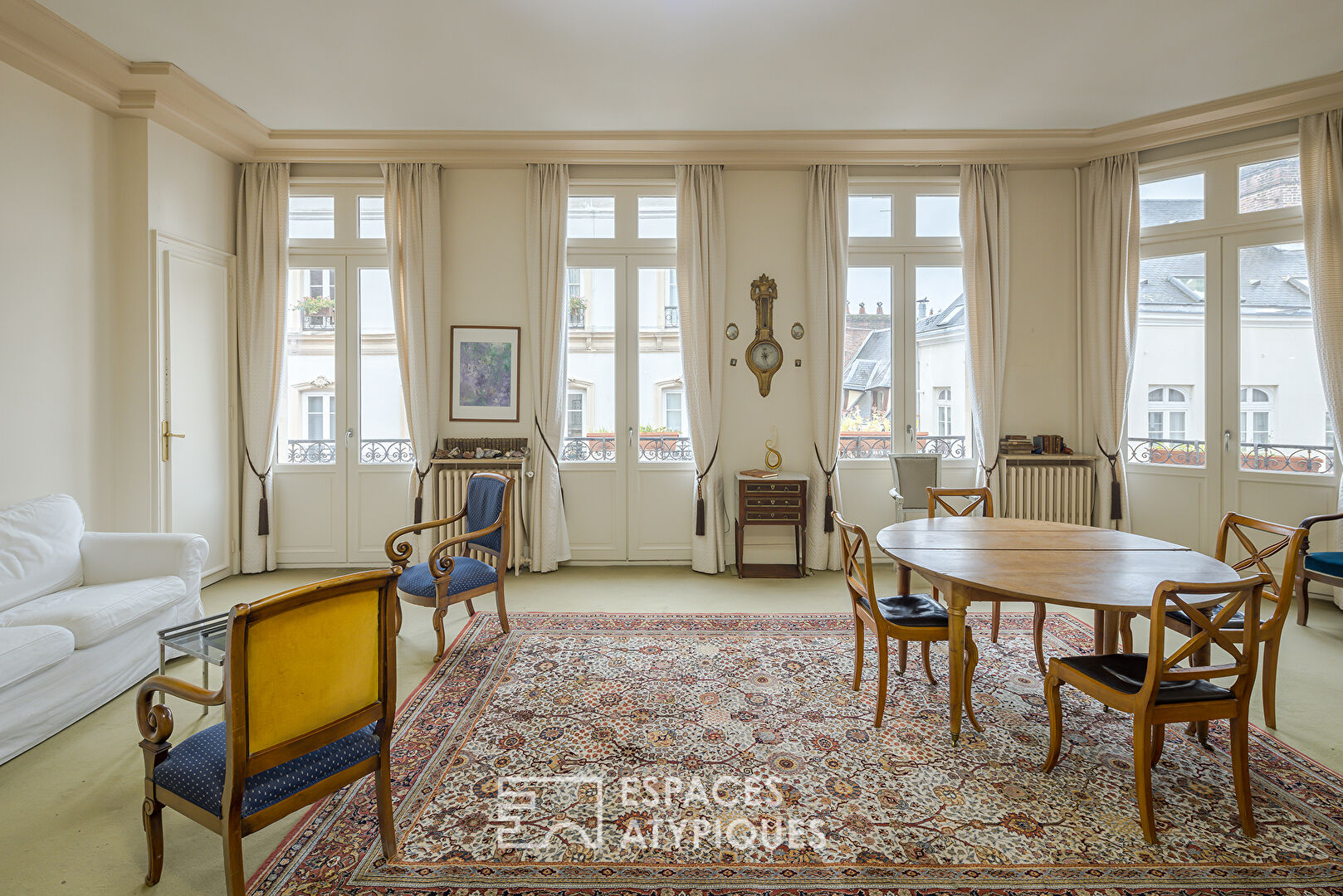 Appartement hypercentre avec ascenseur, parking et chambre de bonne