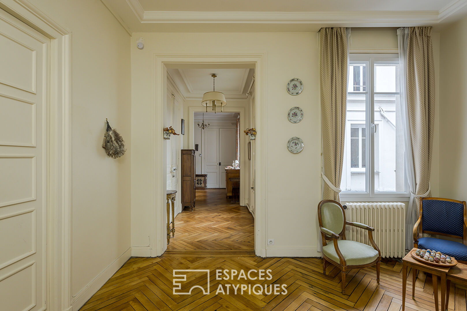 Appartement hypercentre avec ascenseur, parking et chambre de bonne