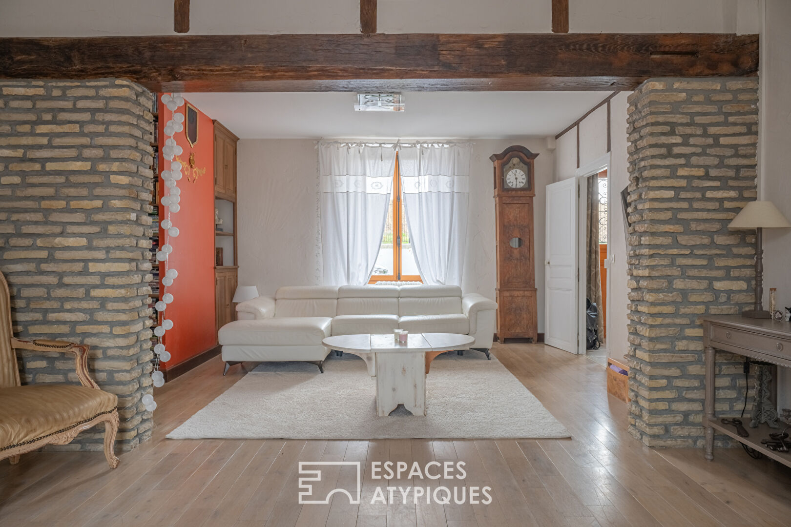 Family house with outbuildings