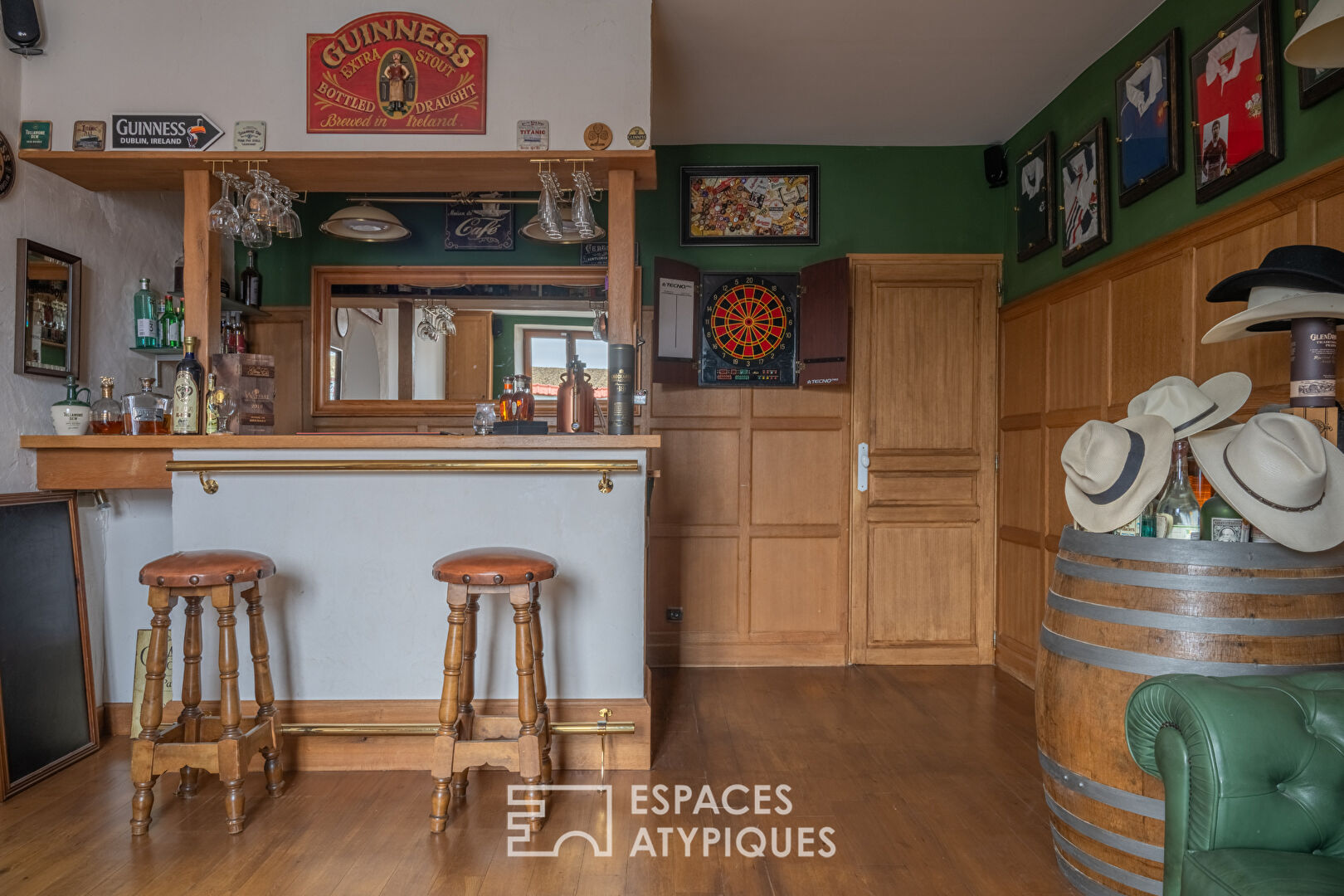 Family house with outbuildings