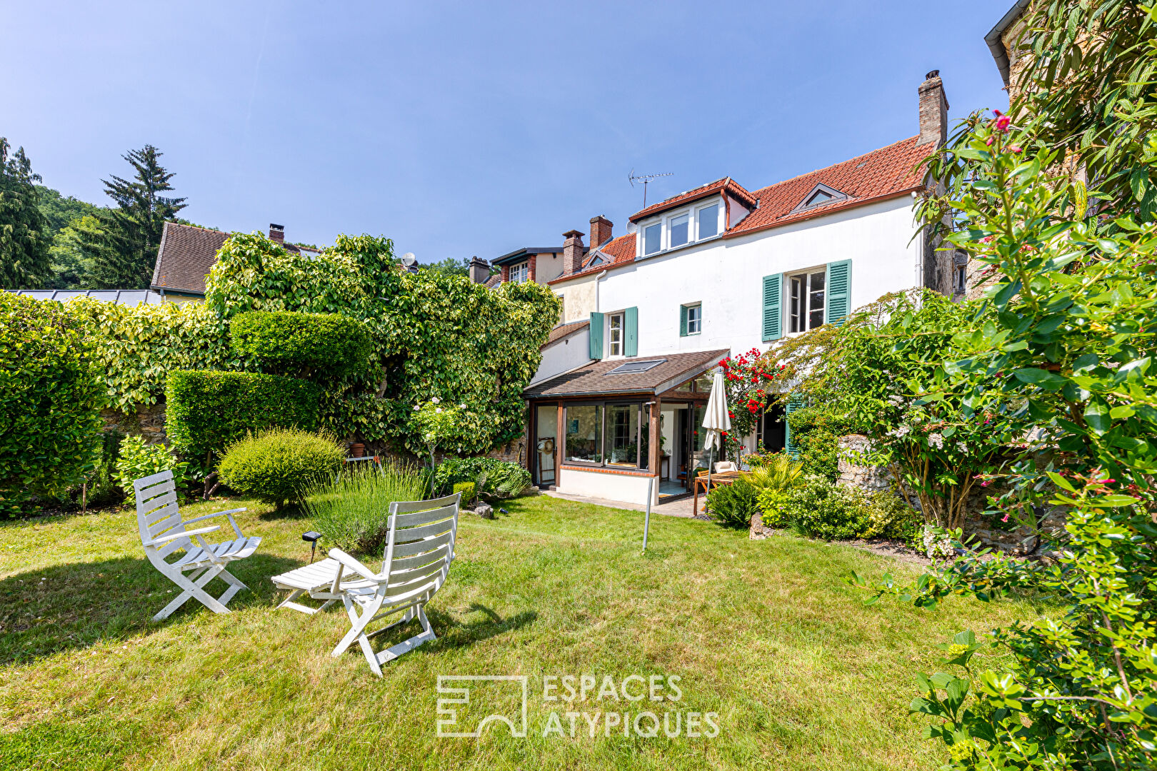 Maison de ville avec jardin, au coeur d’un village historique de la vallée de Chevreuse