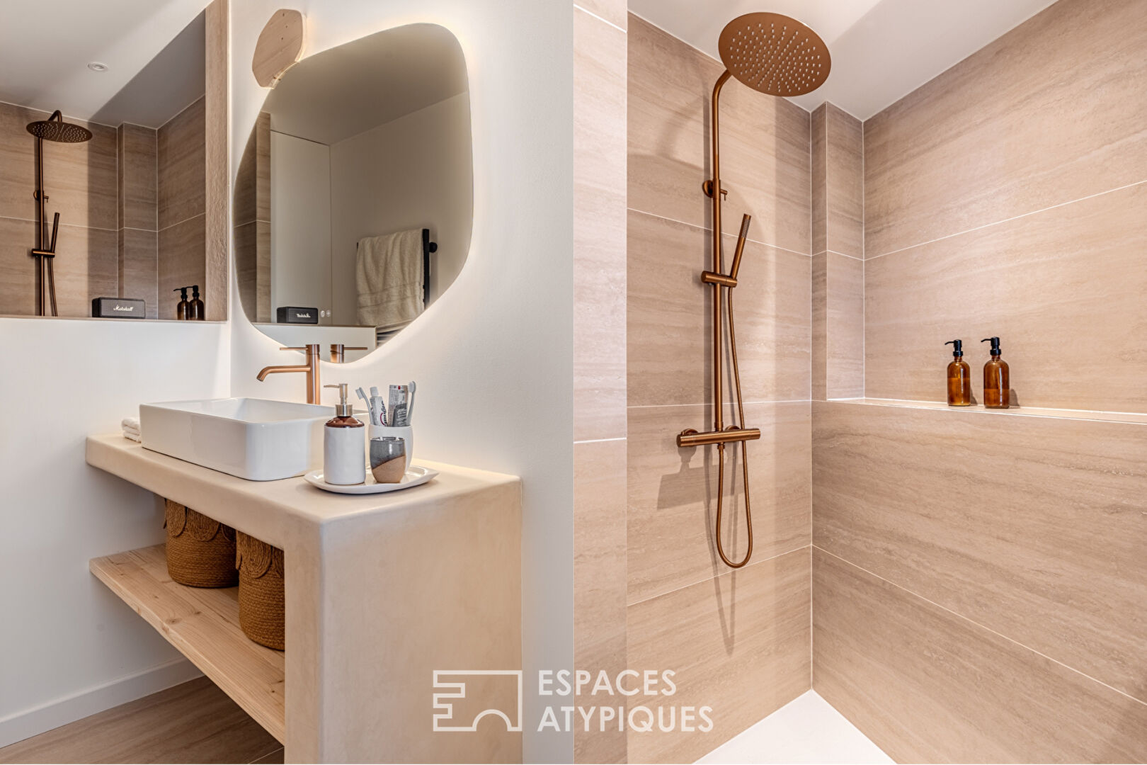 Between Sky and Loire: bright renovated 2-bedroom apartment with balcony