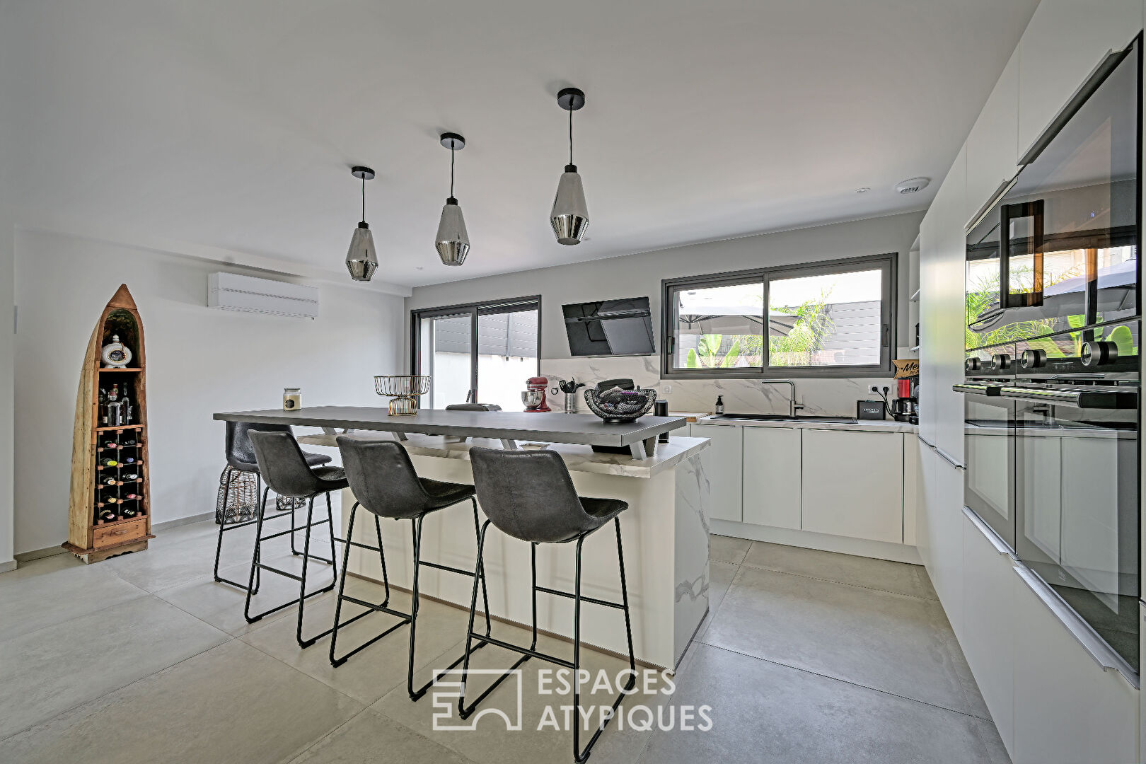 Renovated house with swimming pool and terraces close to the sea