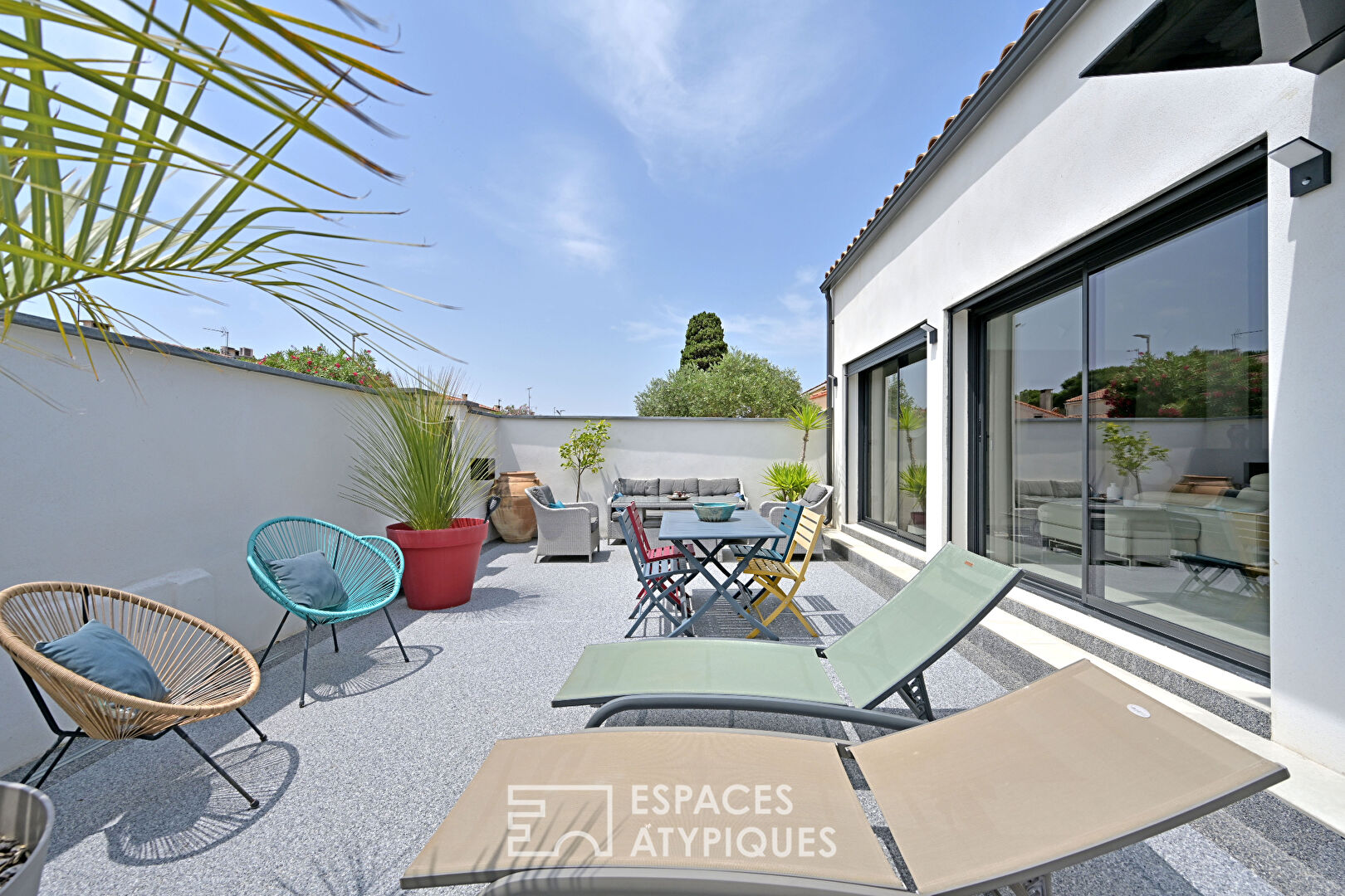 Renovated house with swimming pool and terraces close to the sea