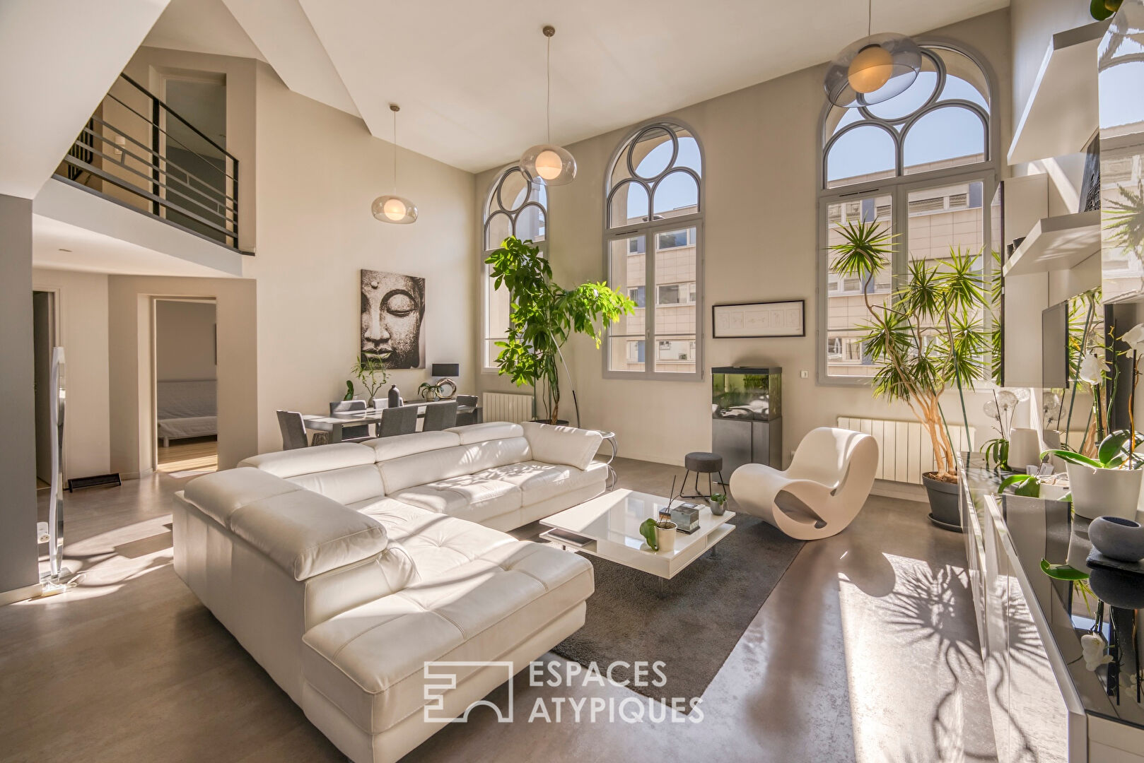 Loft issu de bureaux dans un immeuble remarquable du centre-ville