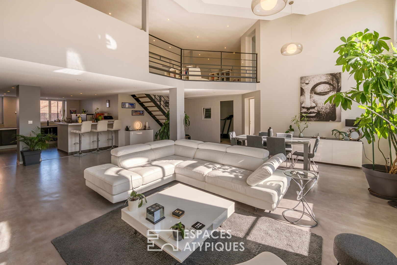 Loft issu de bureaux dans un immeuble remarquable du centre-ville