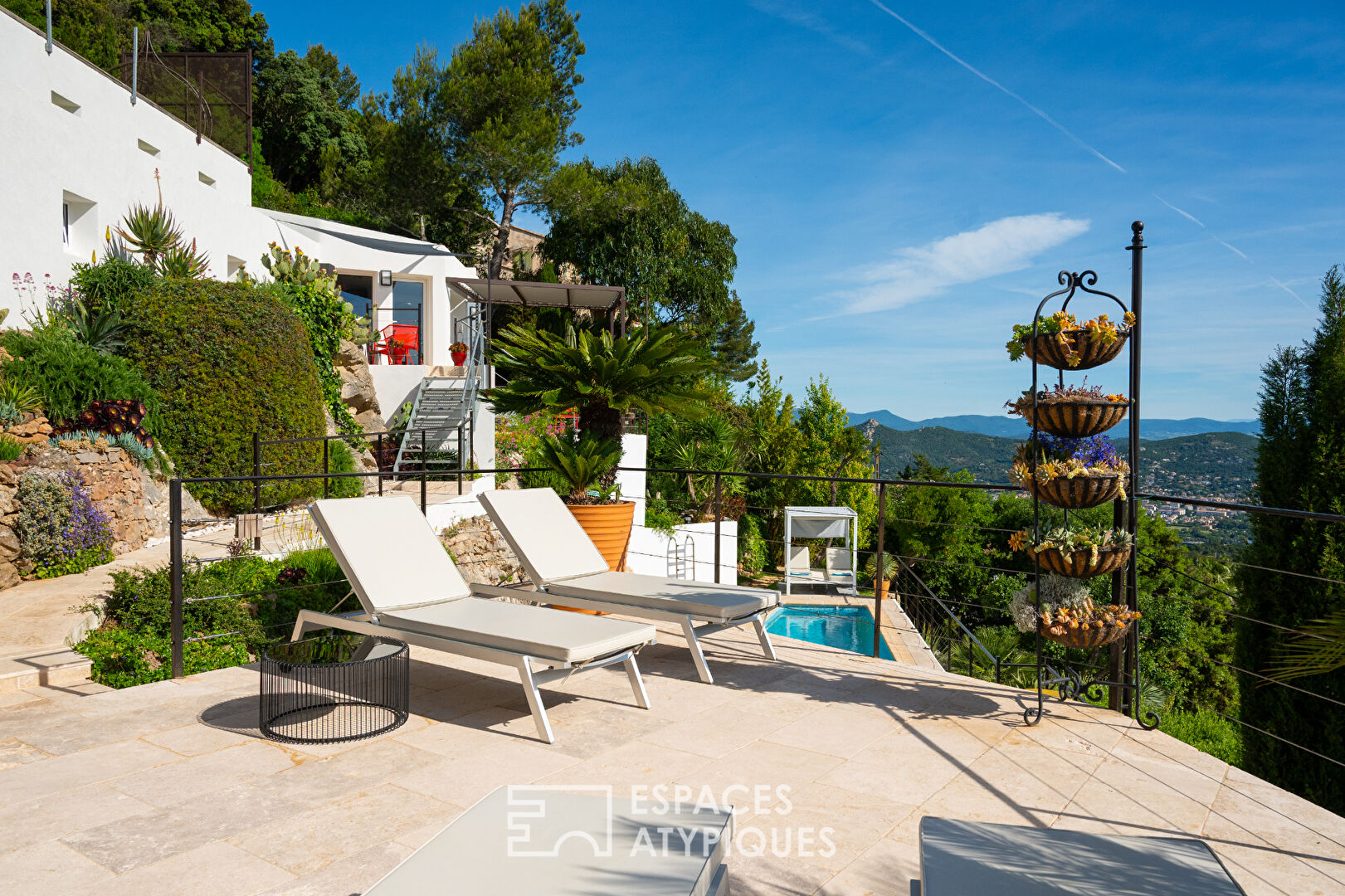 Maison d’architecte avec vue sur les îles d’Hyères