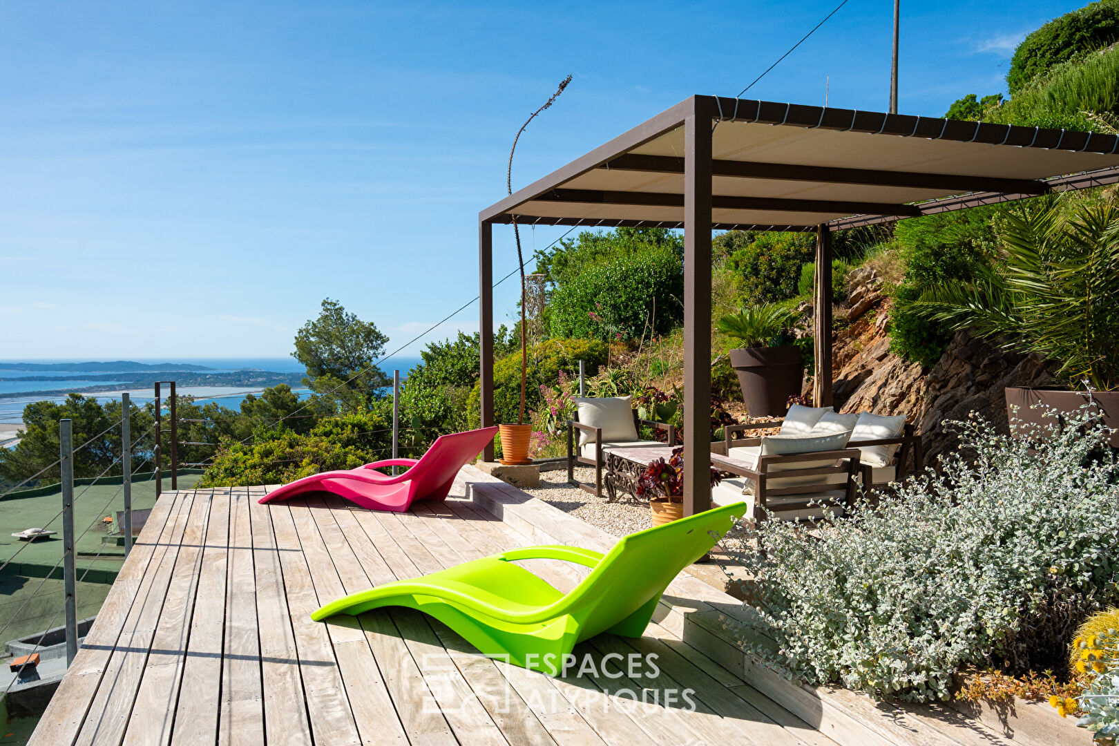 Maison d’architecte avec vue sur les îles d’Hyères