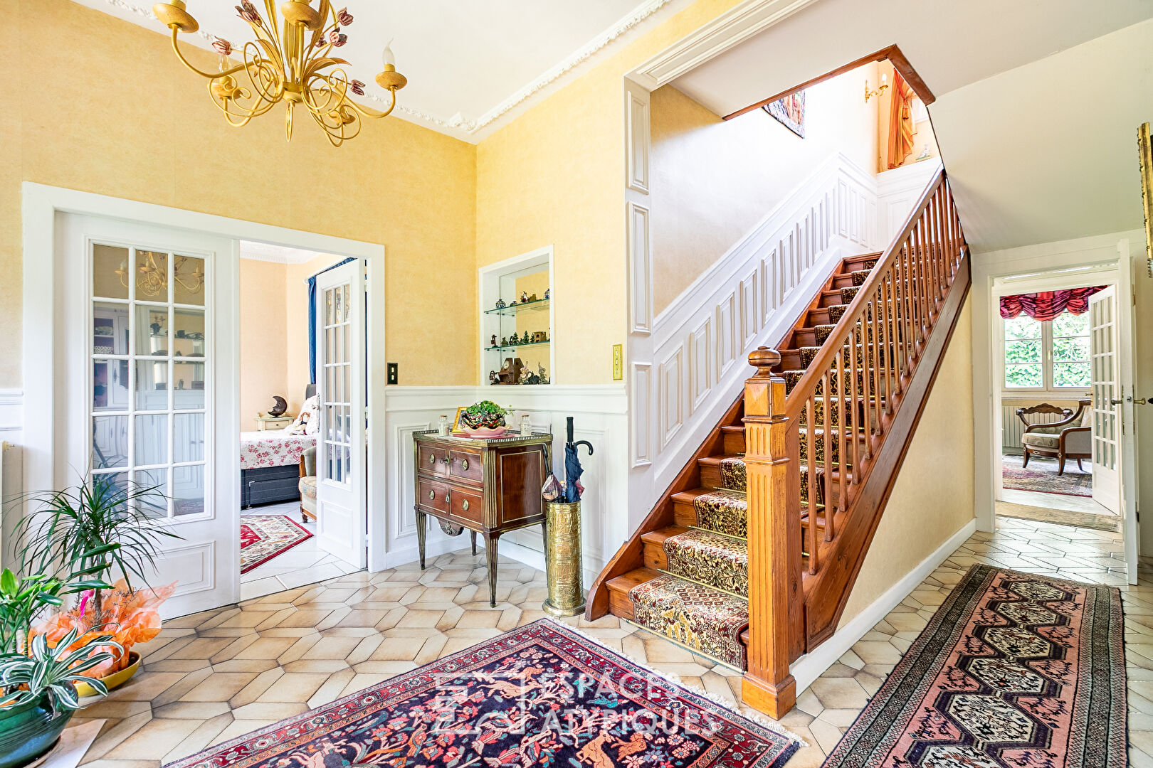 Maison Bourgeoise on landscape Park in Noyon