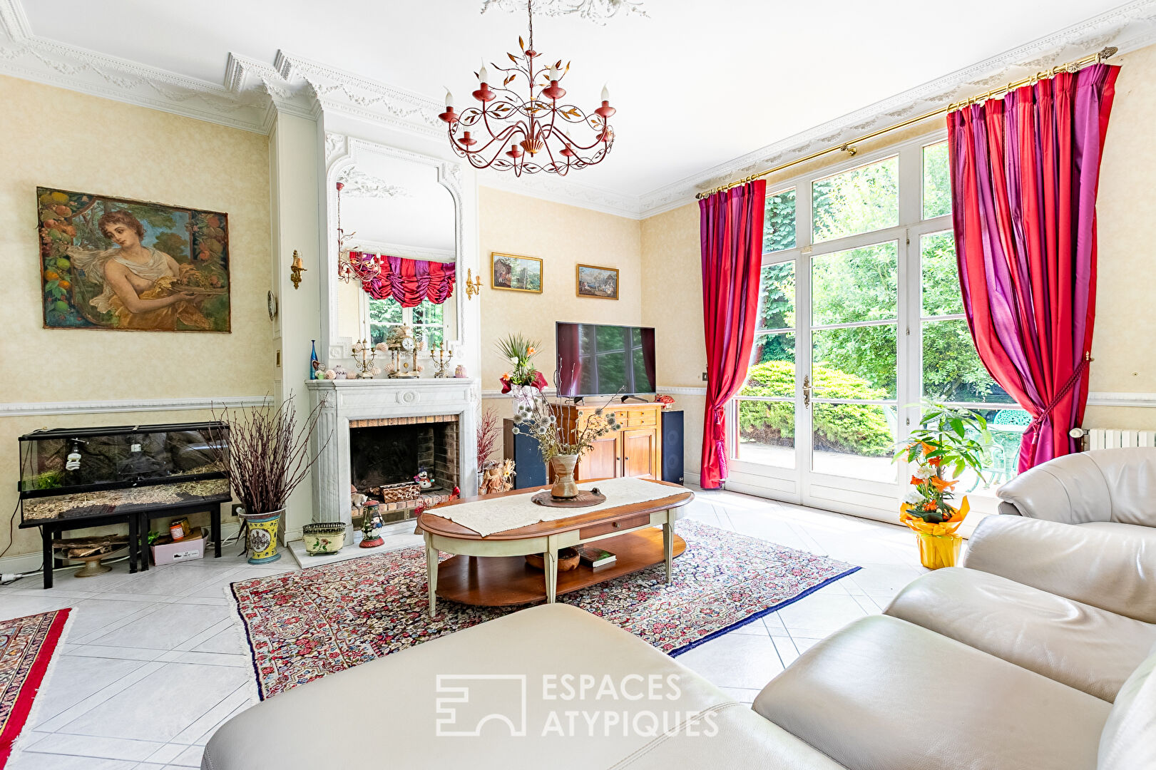 Maison Bourgeoise on landscape Park in Noyon