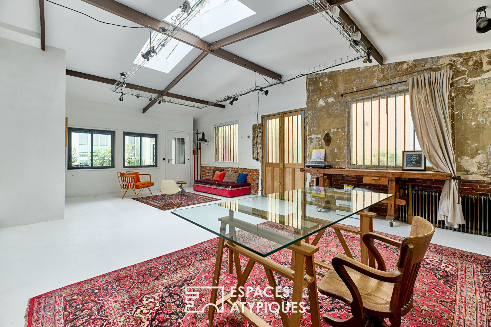 Atelier/Loft baigné de lumière dans une cour végétalisée