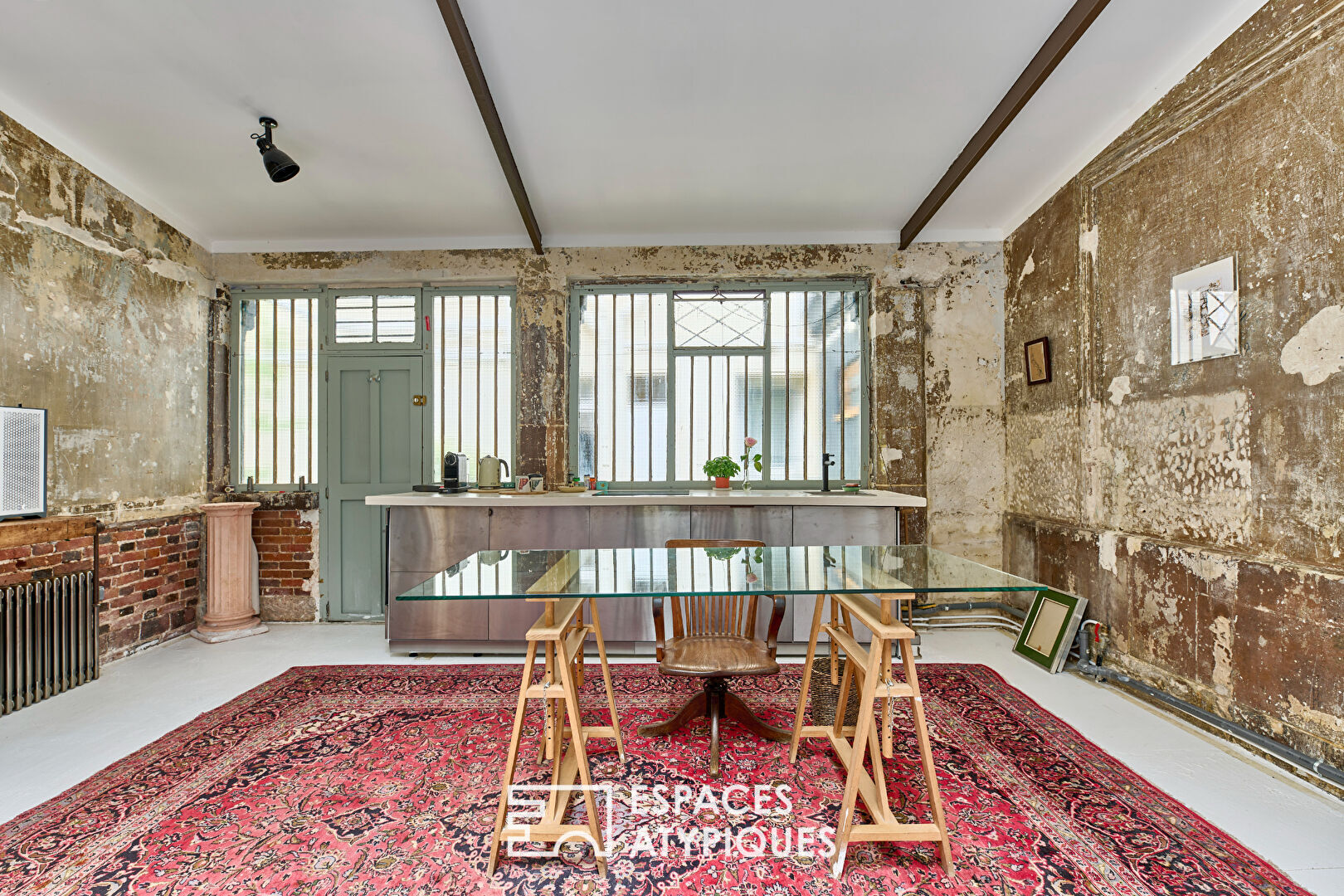 Atelier/Loft baigné de lumière dans une cour végétalisée