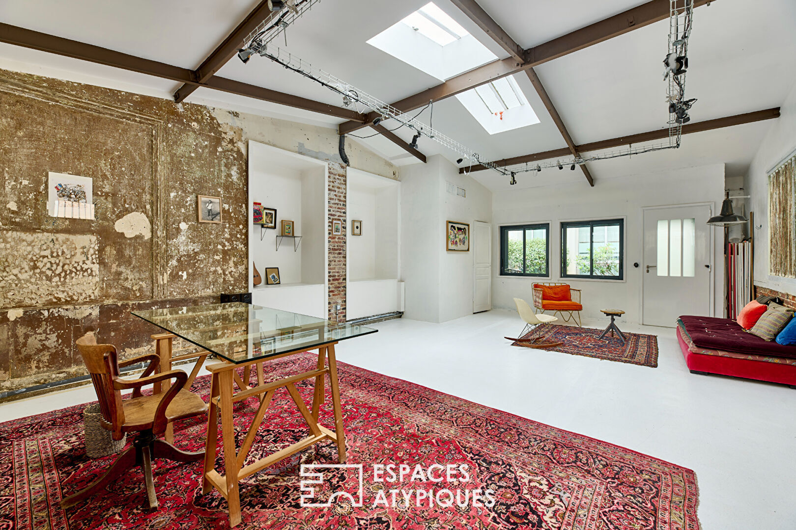 Atelier/Loft baigné de lumière dans une cour végétalisée