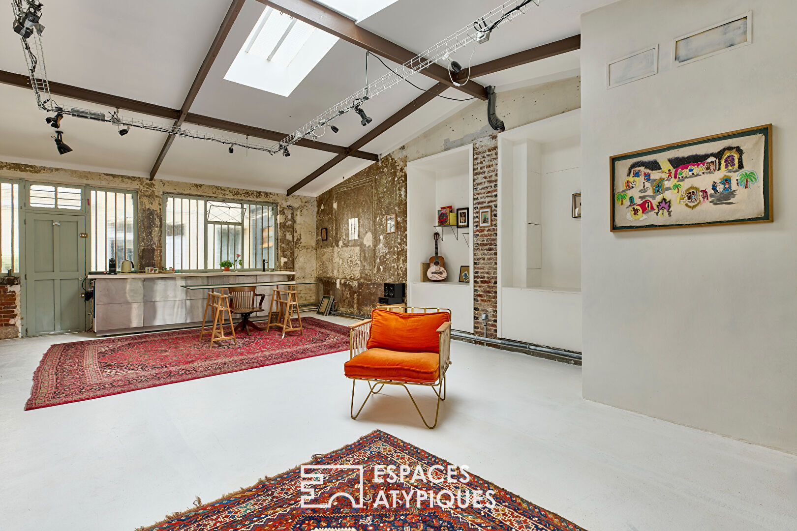 Atelier/Loft baigné de lumière dans une cour végétalisée