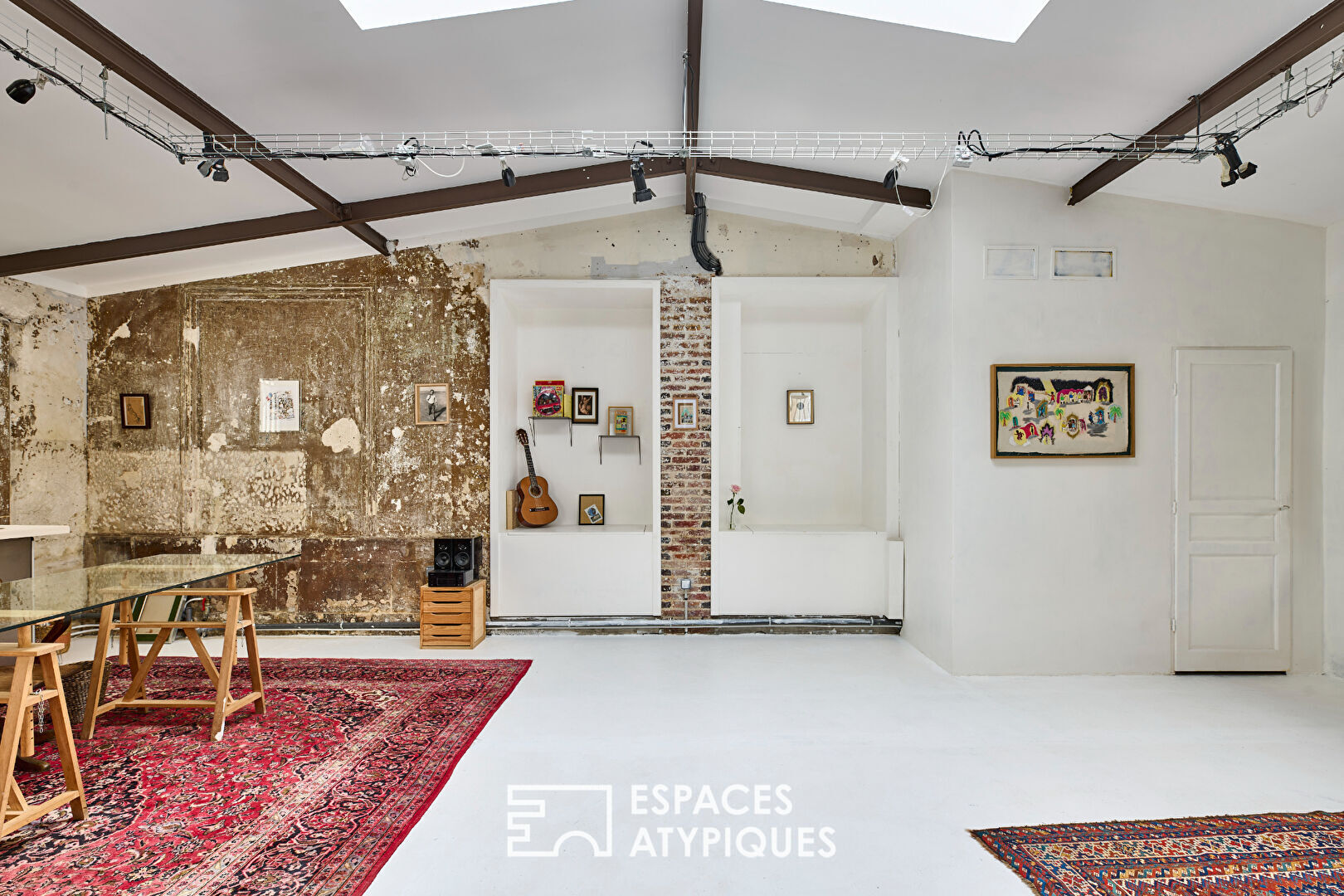 Atelier/Loft baigné de lumière dans une cour végétalisée