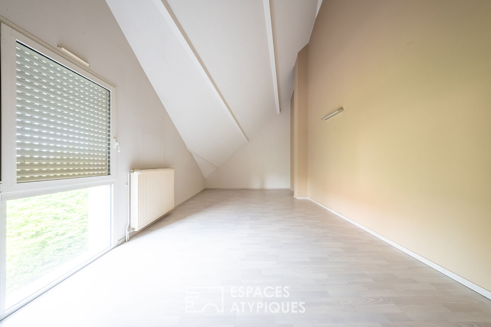 Maison contemporaine avec piscine intérieure