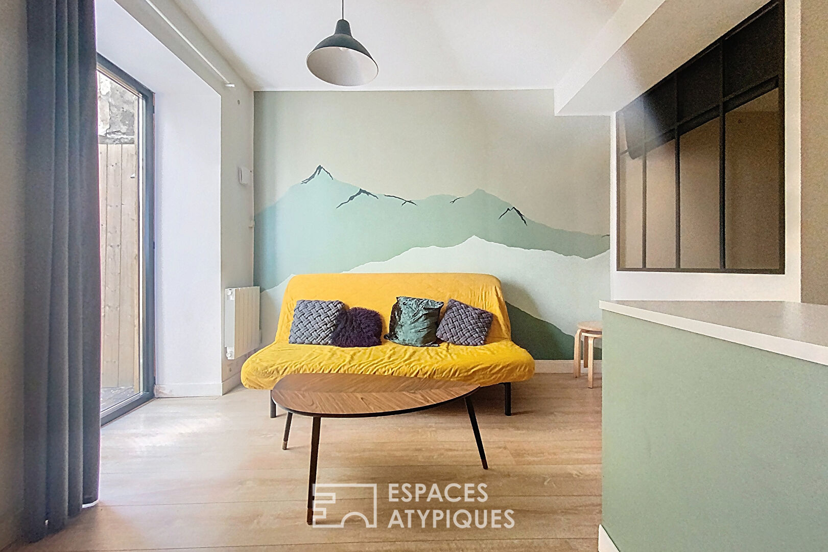 2-room apartment with patio in Chartrons