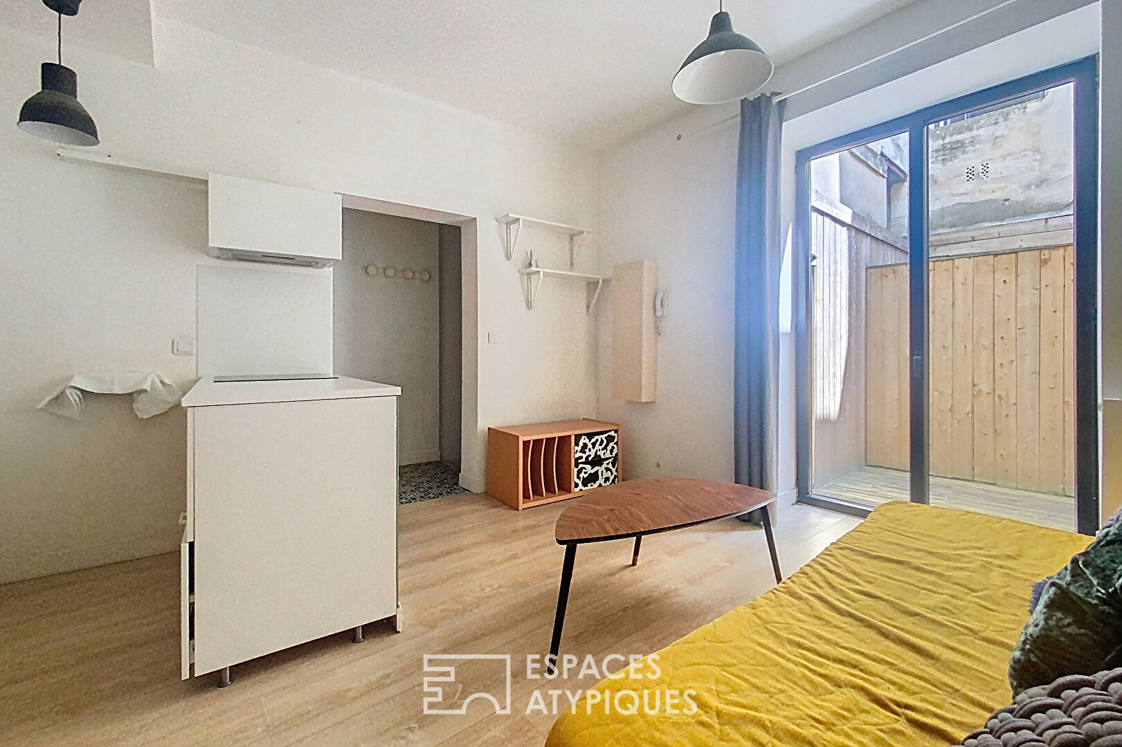 2-room apartment with patio in Chartrons