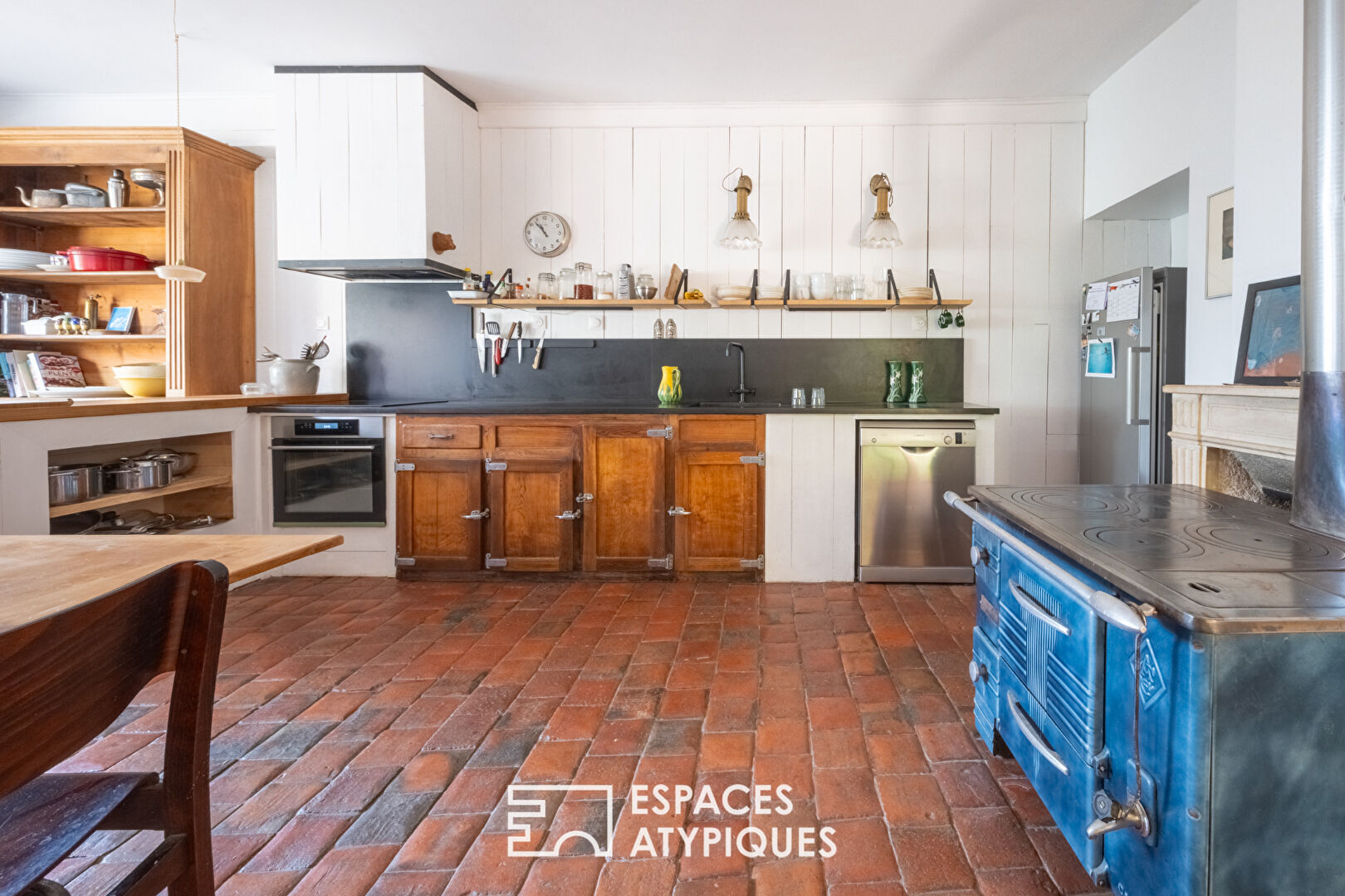 Maison rénovée dans l’Auxois avec gîtes, dépendances et vue panoramique