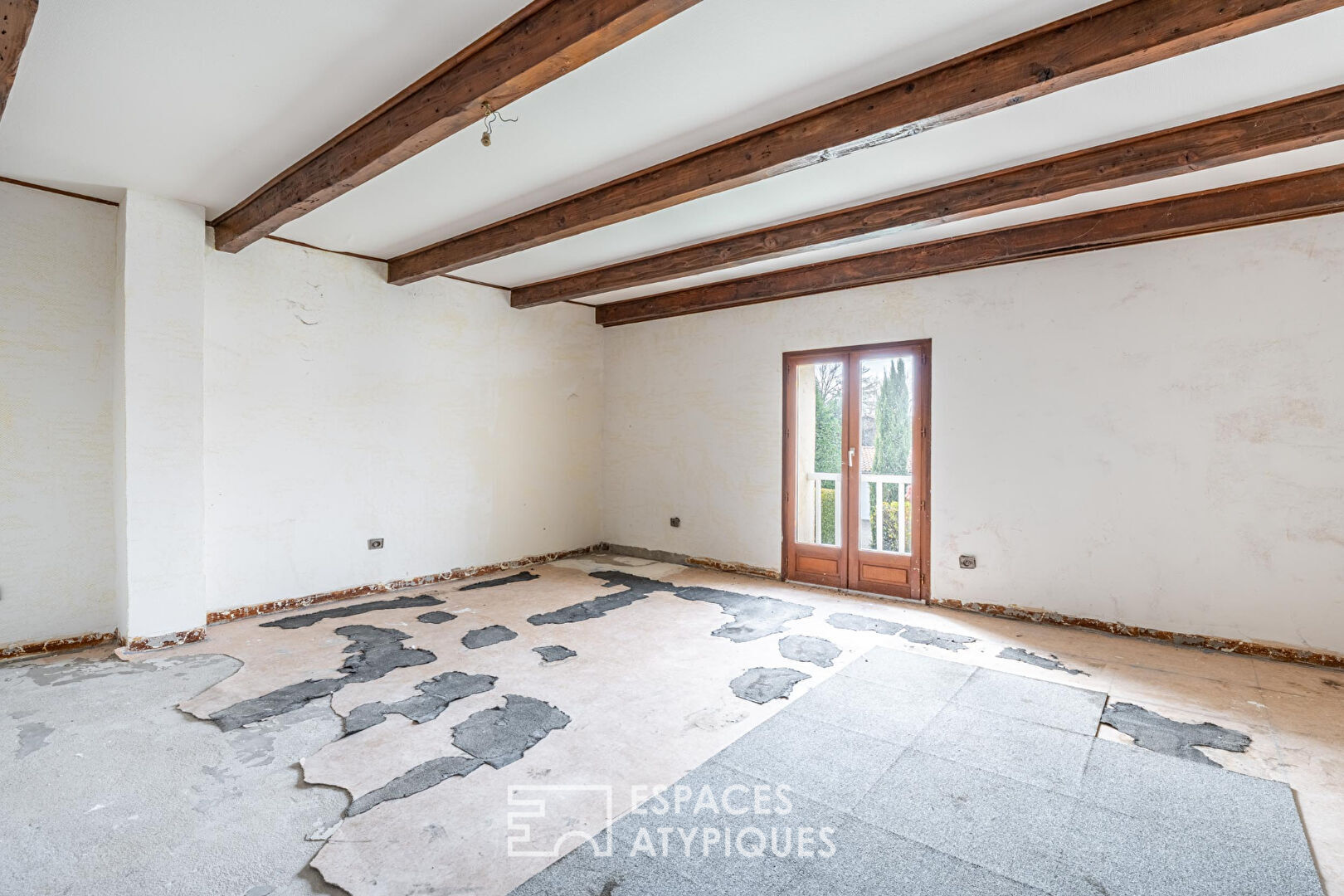 Ancienne ferme rénovée avec jardin et piscine