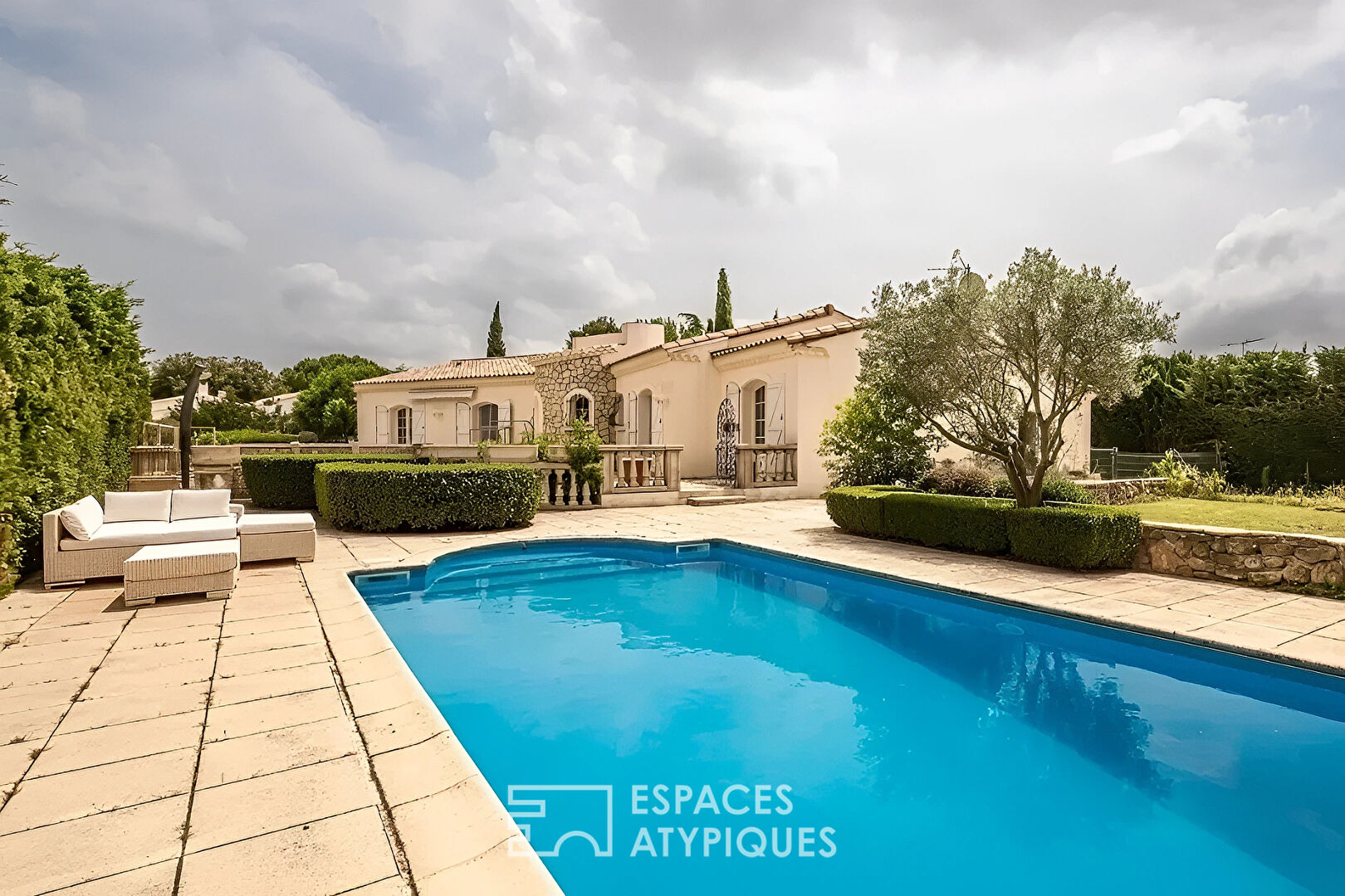 Maison contemporaine sans vis-à-vis avec piscine