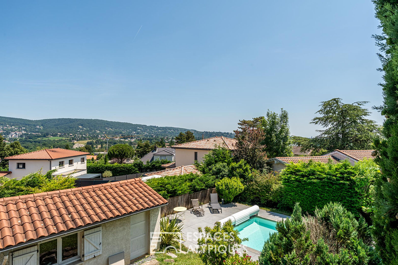 Maison ancienne avec extension et piscine