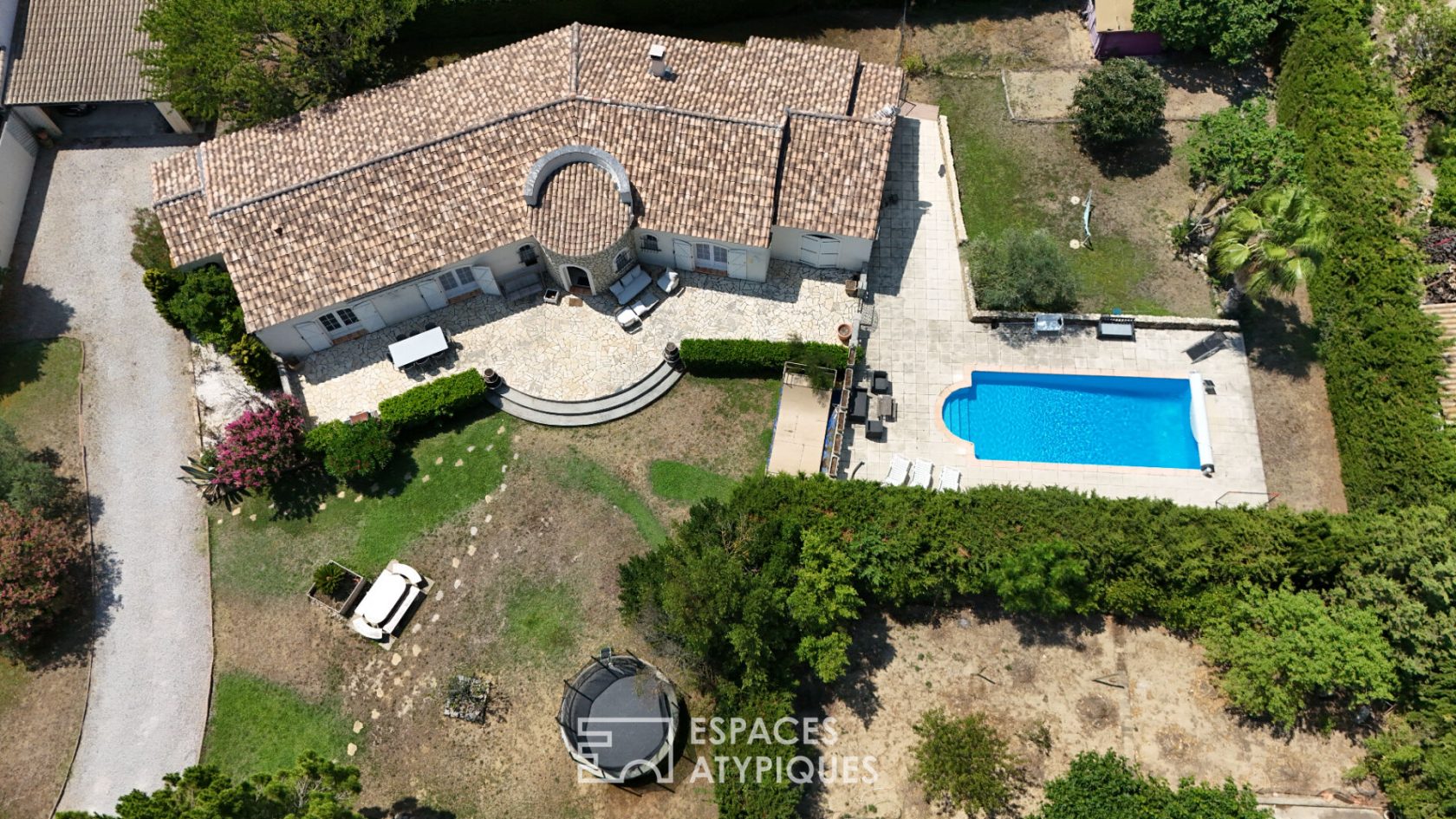 Maison contemporaine sans vis-à-vis avec piscine