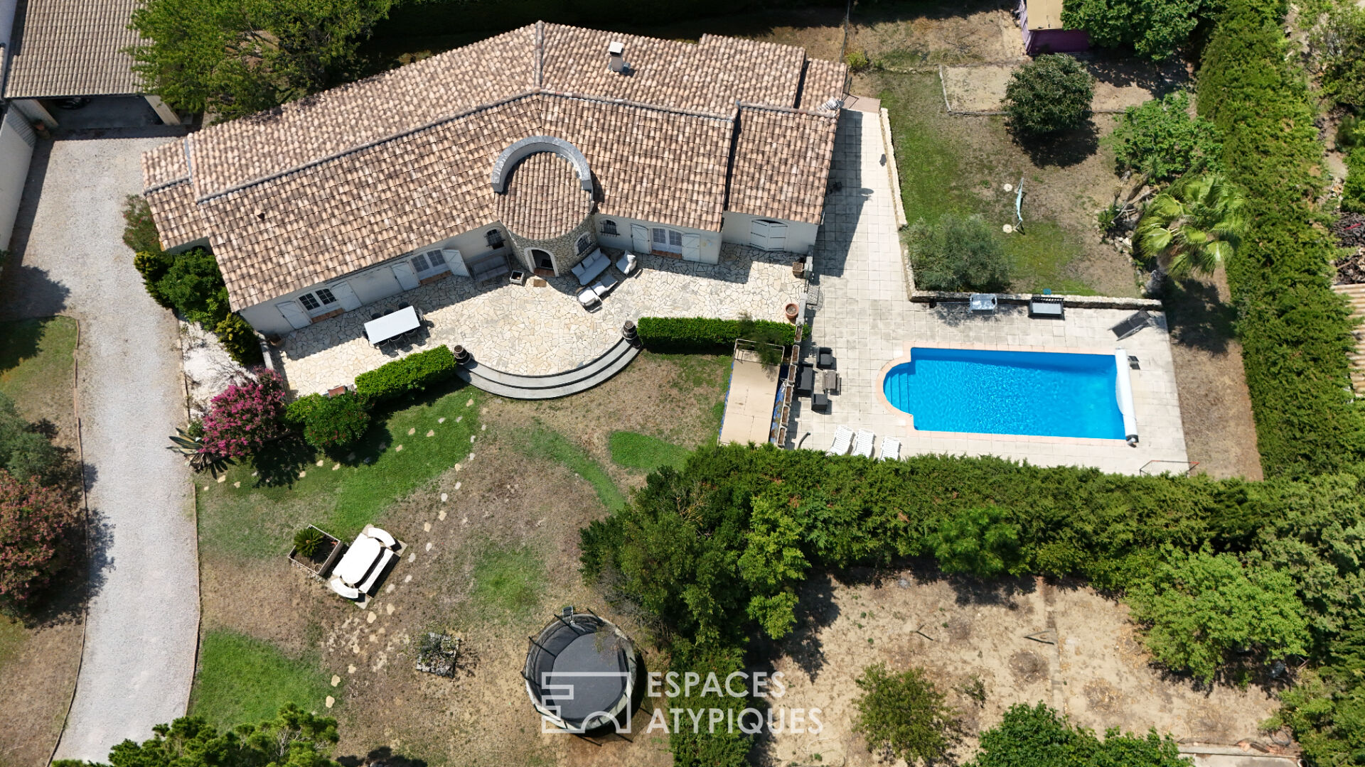 Contemporary house with no overlooked views, swimming pool and offices