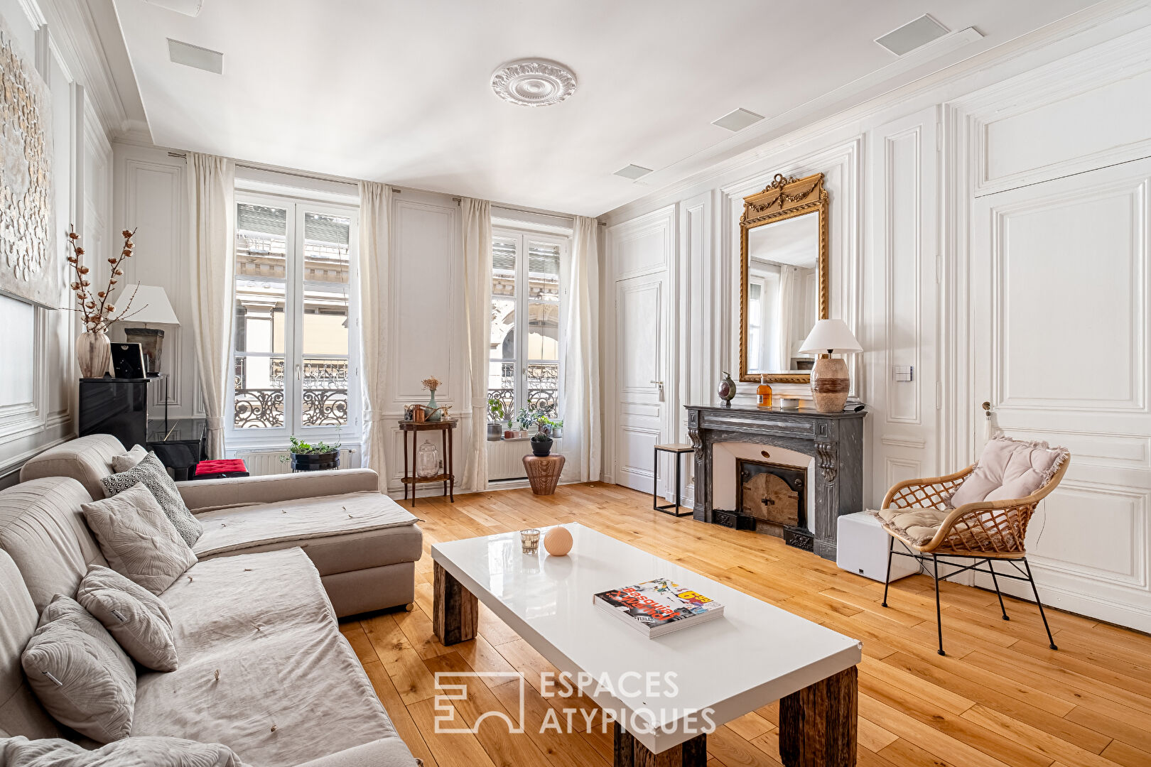 Magnifique appartement bourgeois entièrement rénové avec élégance