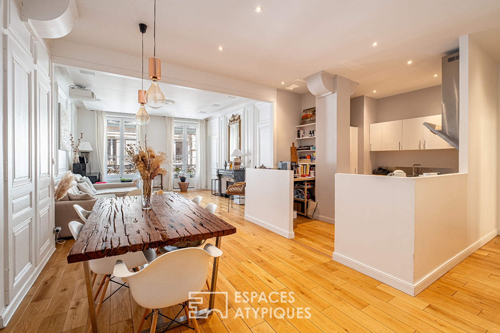 Magnifique appartement bourgeois entièrement rénové avec élégance