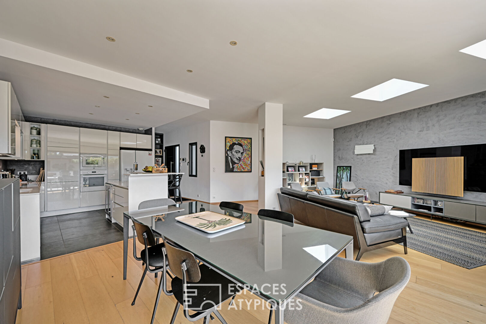 Contemporary elegance and comfort on the outskirts of Montpellier