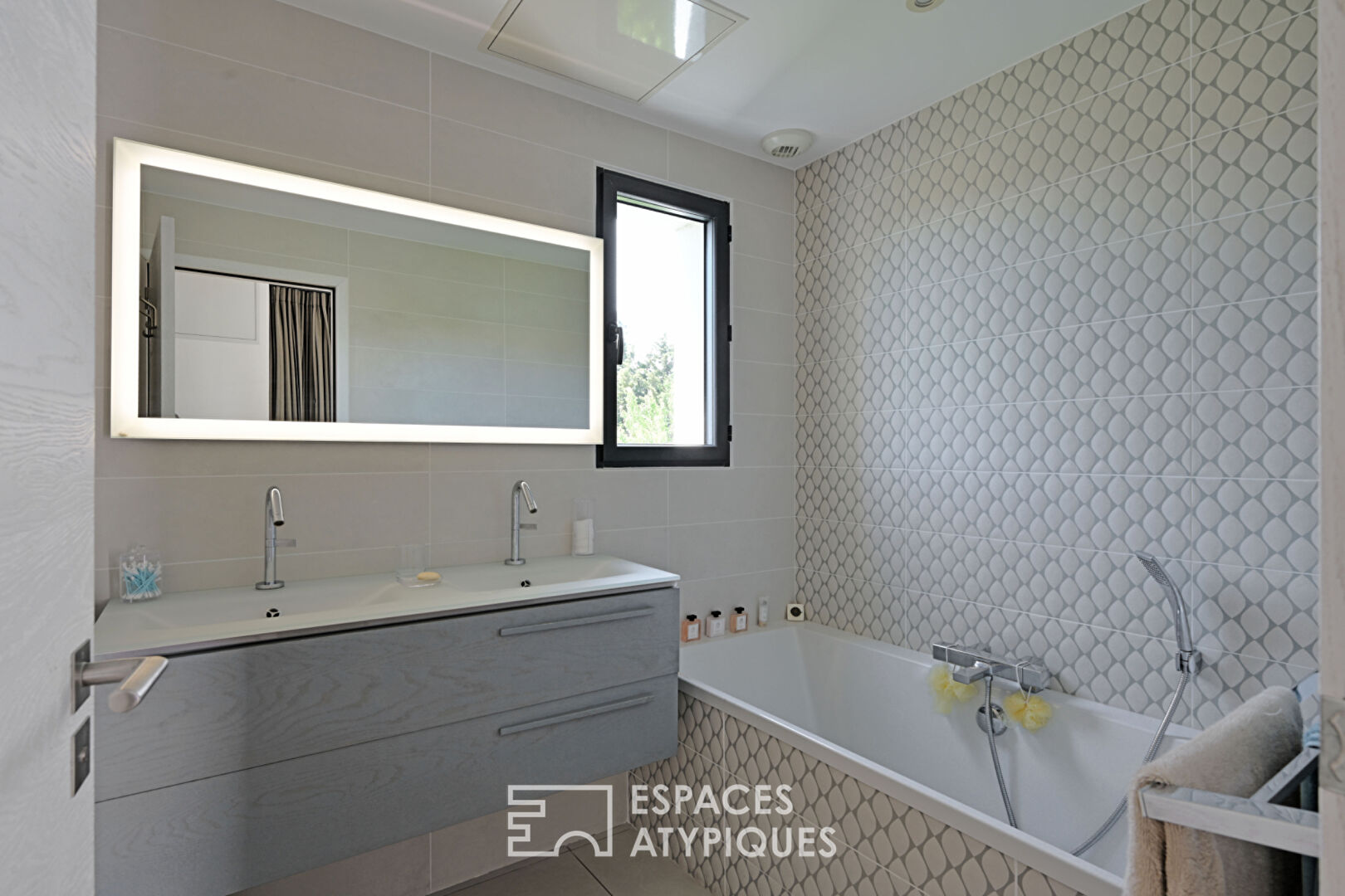 Contemporary elegance and comfort on the outskirts of Montpellier