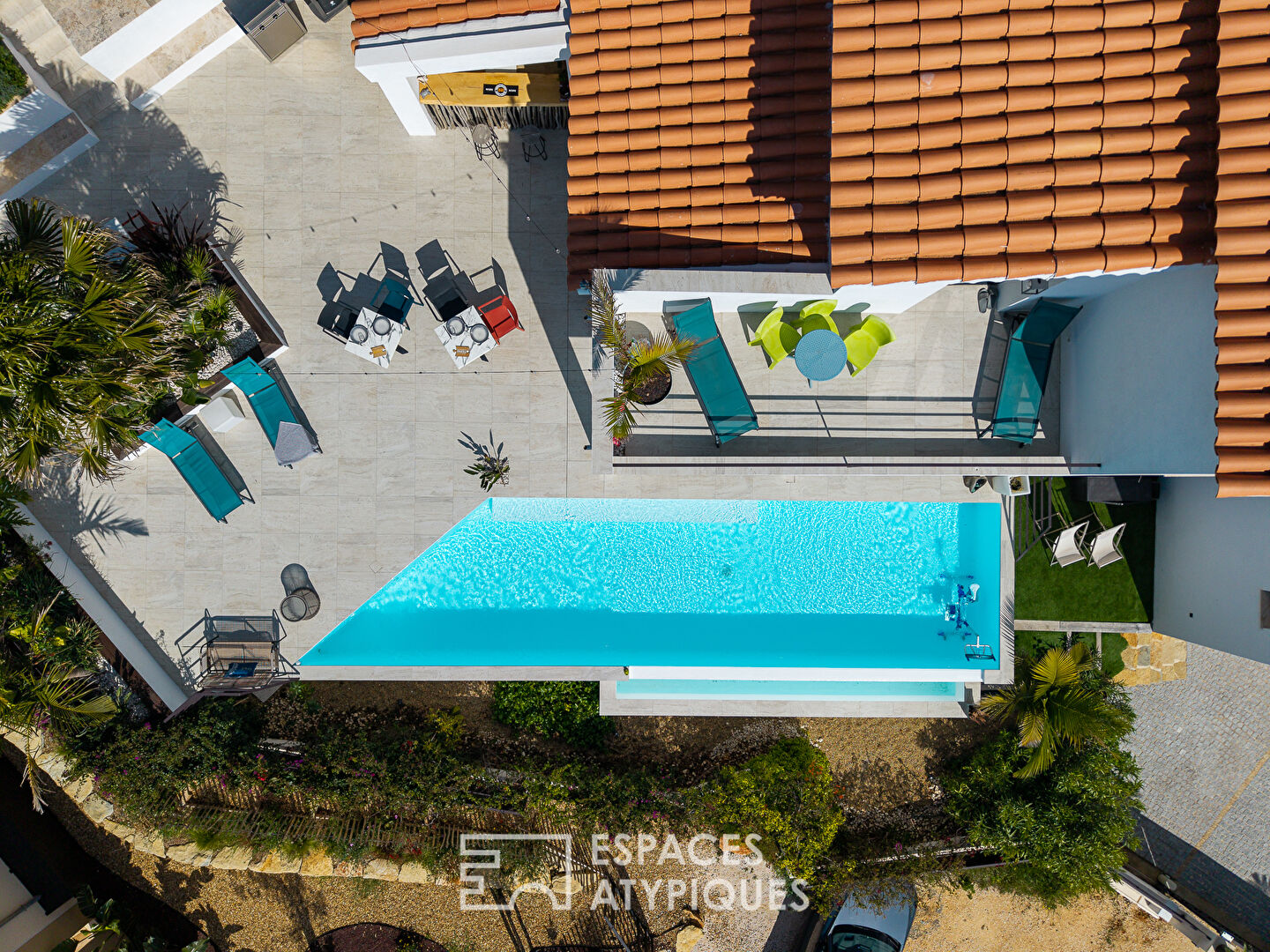 Villa contemporaine avec vue mer, jardin paysager et studios indépendants