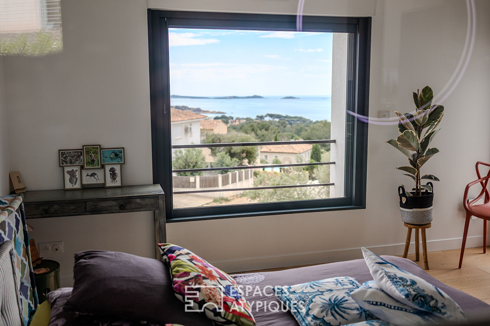 Villa contemporaine avec vue mer, jardin paysager et studios indépendants
