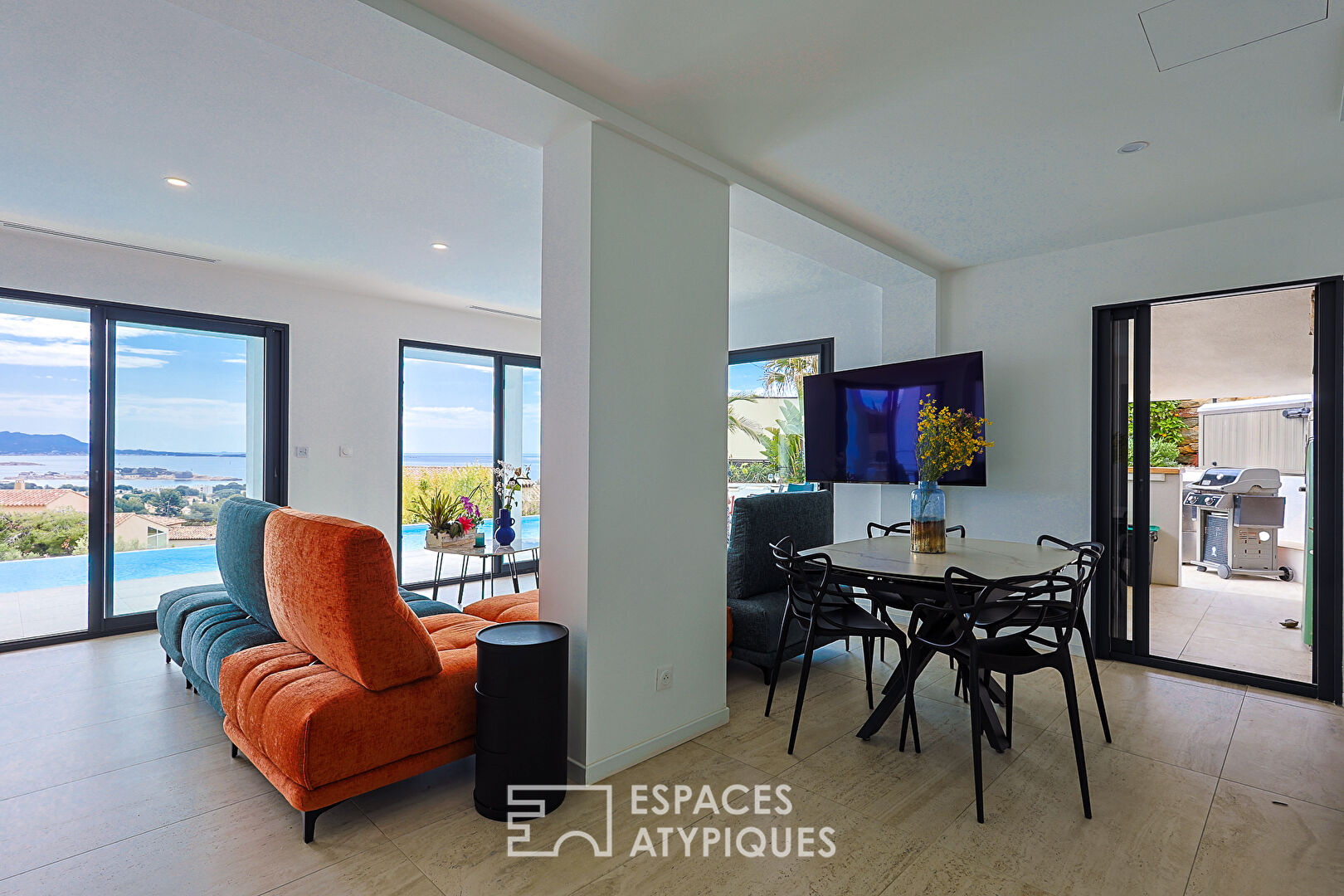 Villa contemporaine avec vue mer, jardin paysager et studios indépendants