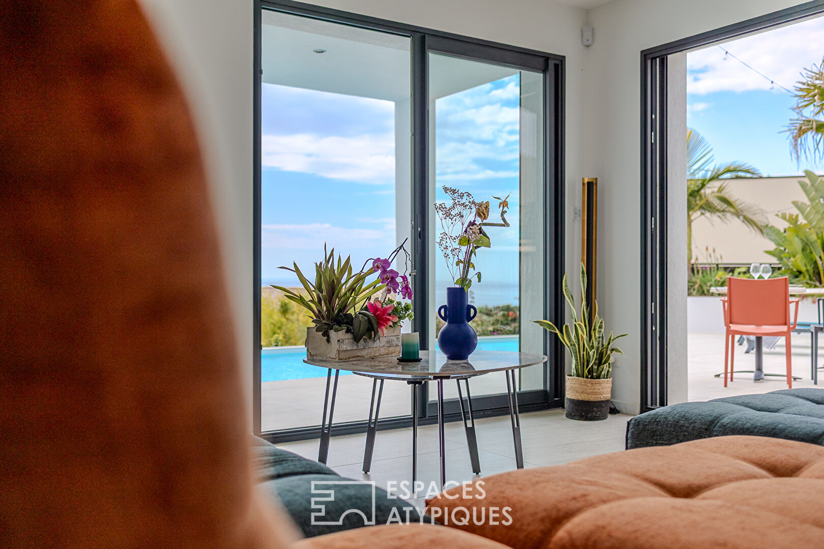 Villa contemporaine avec vue mer, jardin paysager et studios indépendants