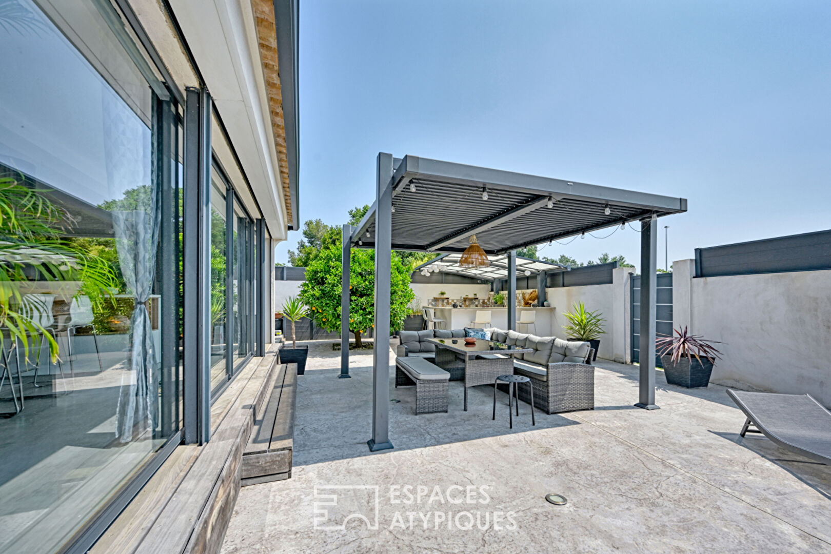 Contemporary house with quality features in the heart of nature