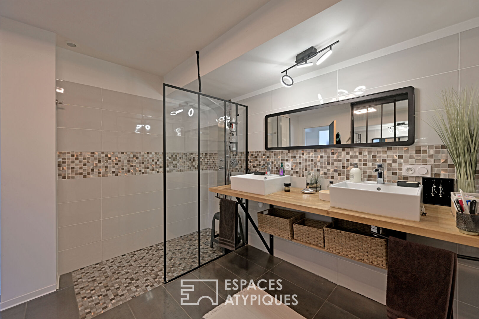 Contemporary house with quality features in the heart of nature