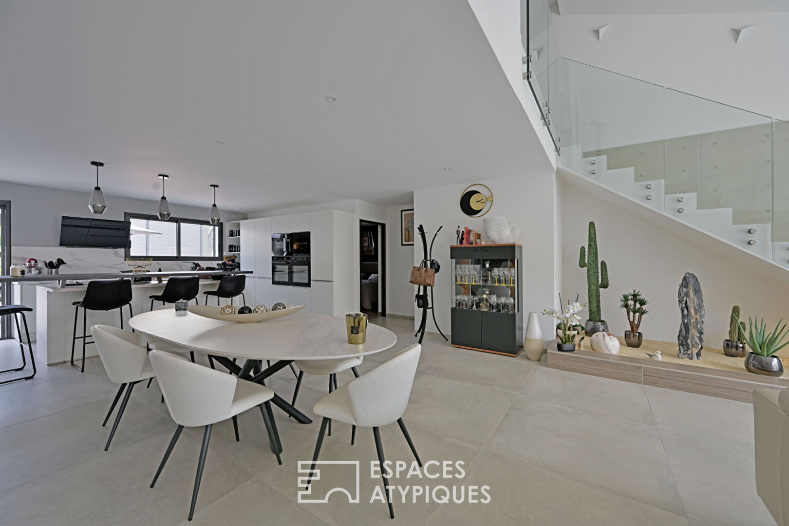 Maison de grand standing avec piscine à deux pas de la mer