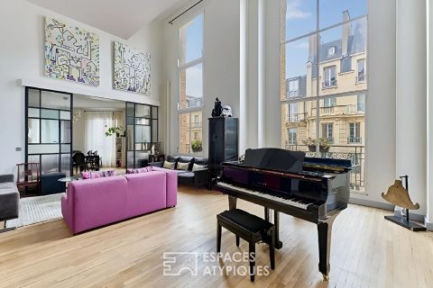 Duplex esprit loft avec séjour cathédrale et studio indépendant – Auteuil Sud