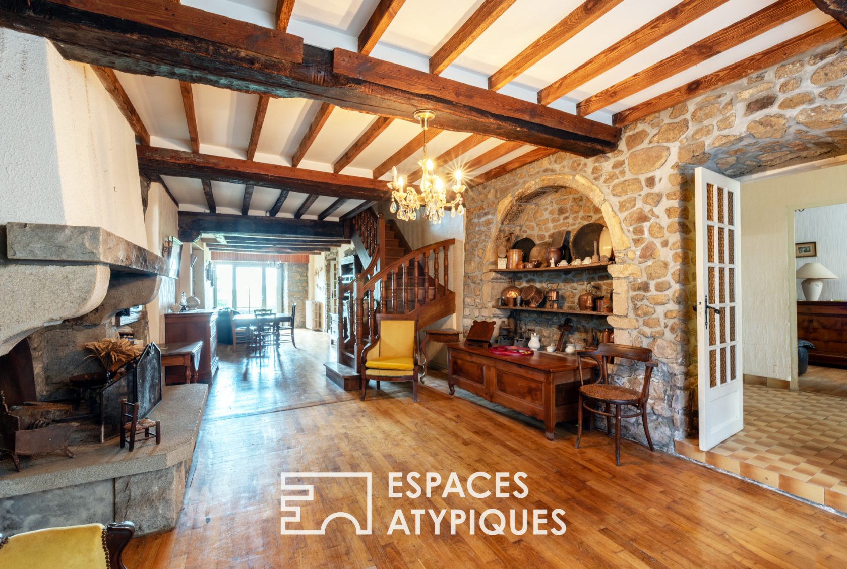 Grande maison familiale et sa vue incroyable au coeur de la cité du livre – Bécherel